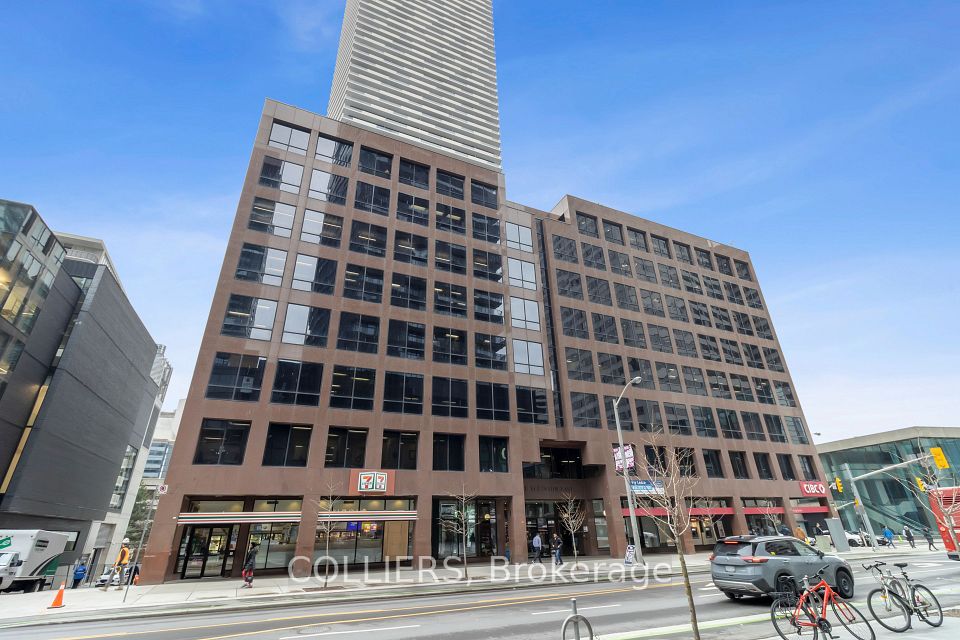 1 Eglinton Avenue E 705, Toronto, On M4p 3a1