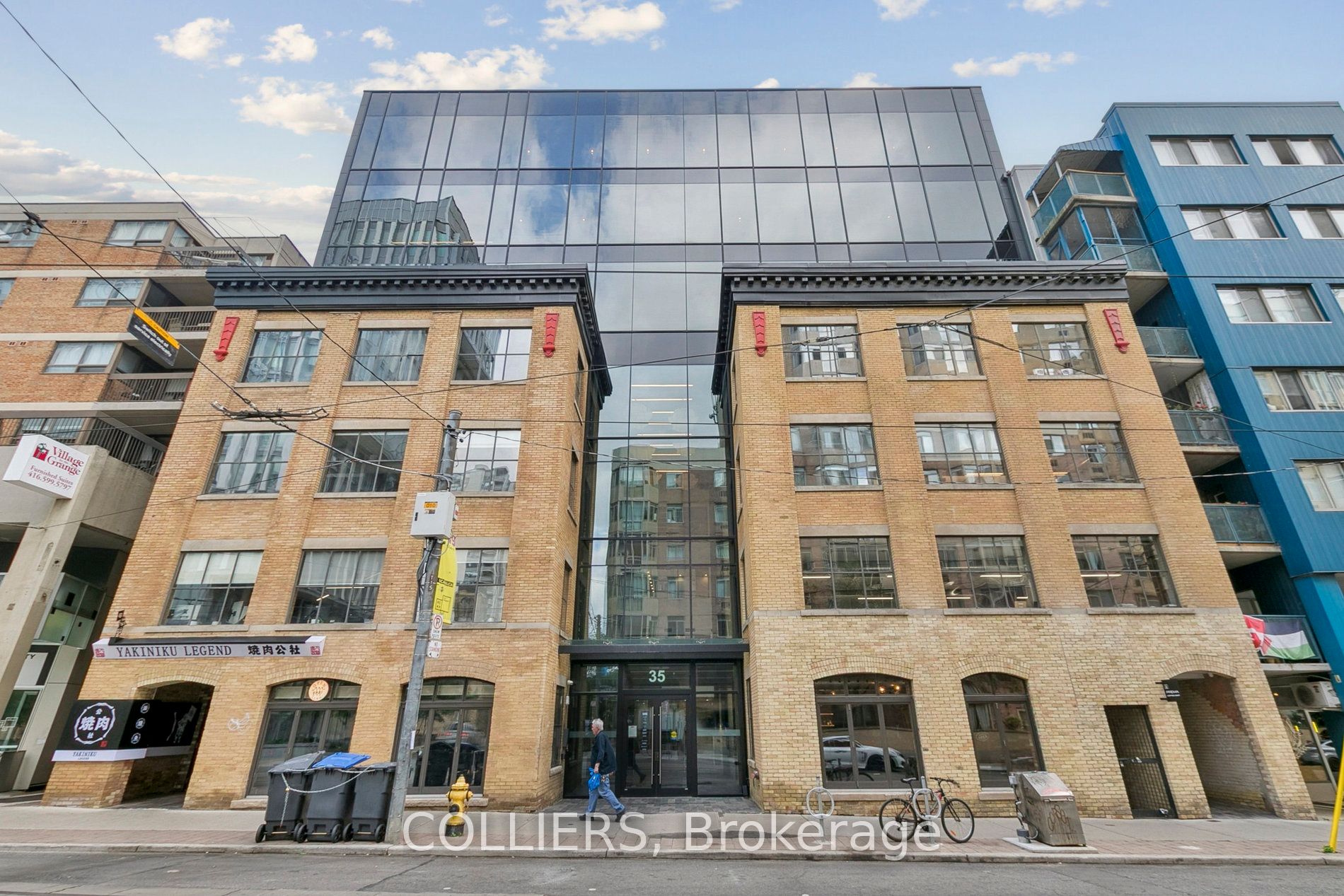 35 Mccaul Street 201, Toronto, On M5t 1v7