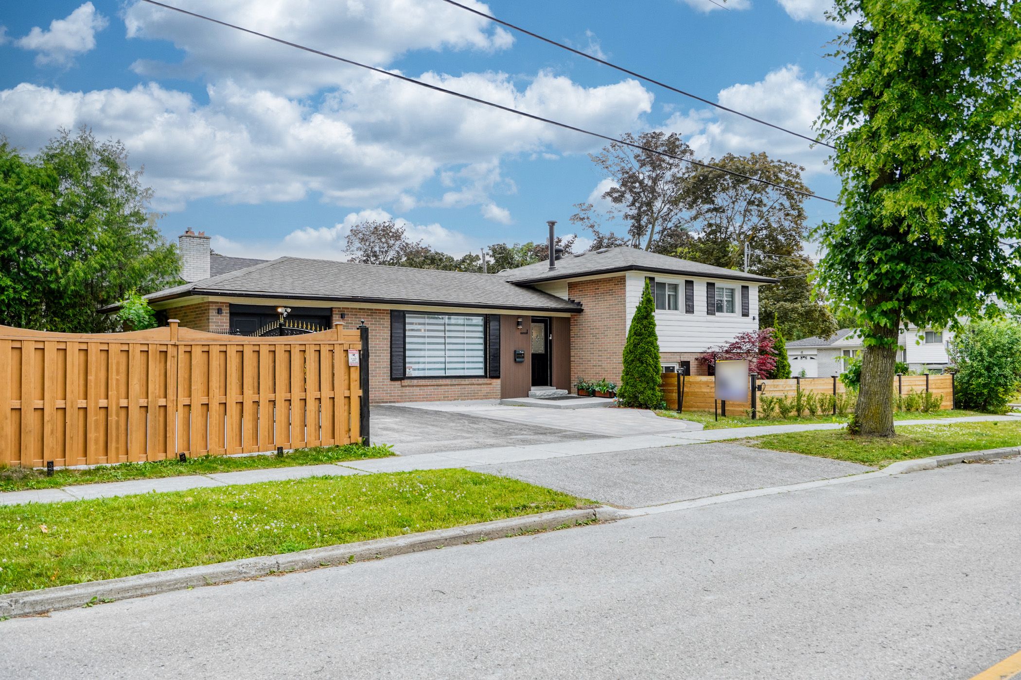 2 Lesgay Crescent, Toronto, On M2j 2h8