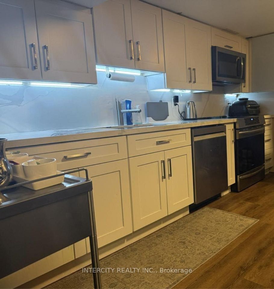 222 Combe Avenue 1, Toronto, On M3h 4k5