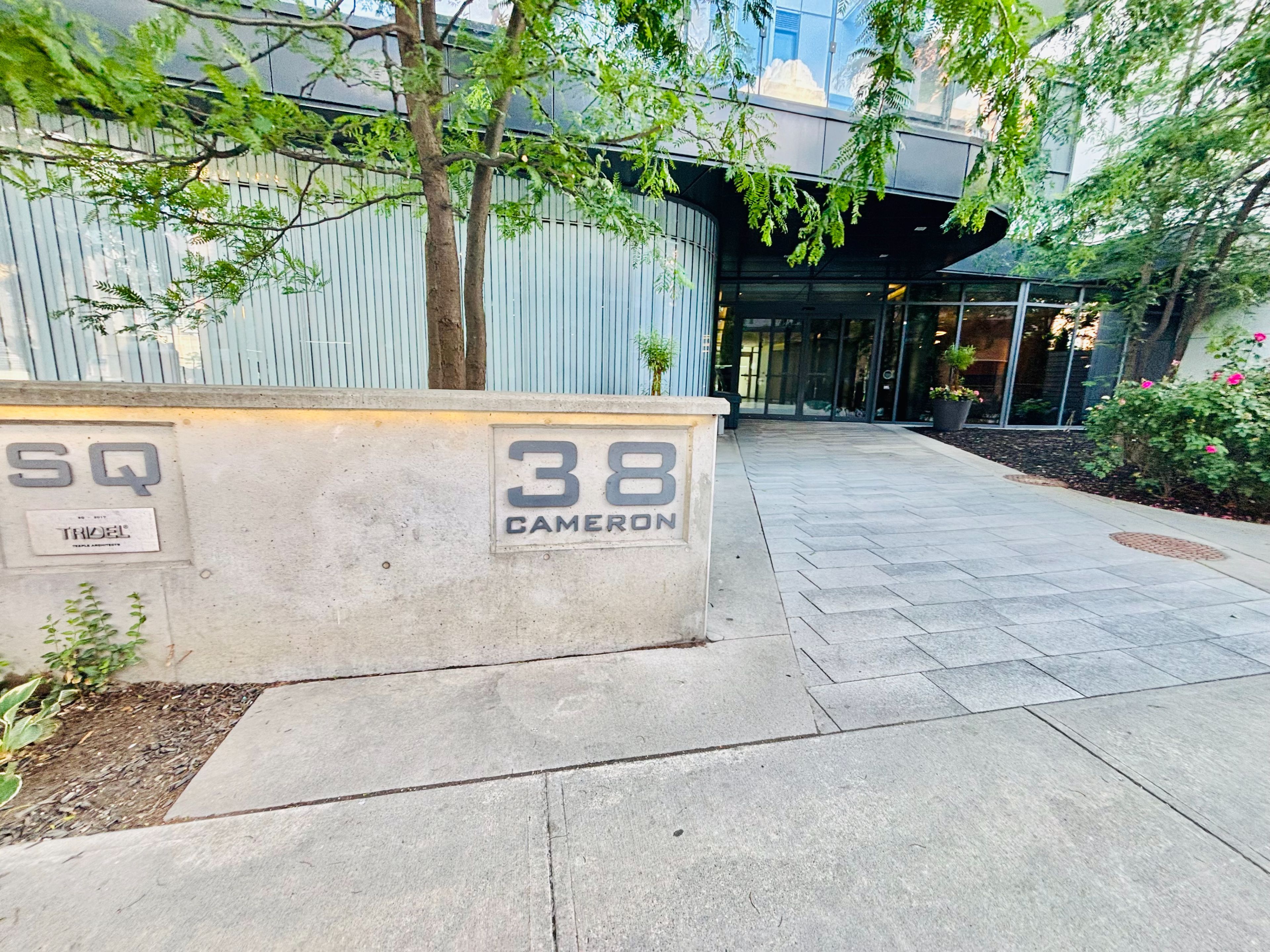 38 Cameron Street 423, Toronto, On M5t 0c3