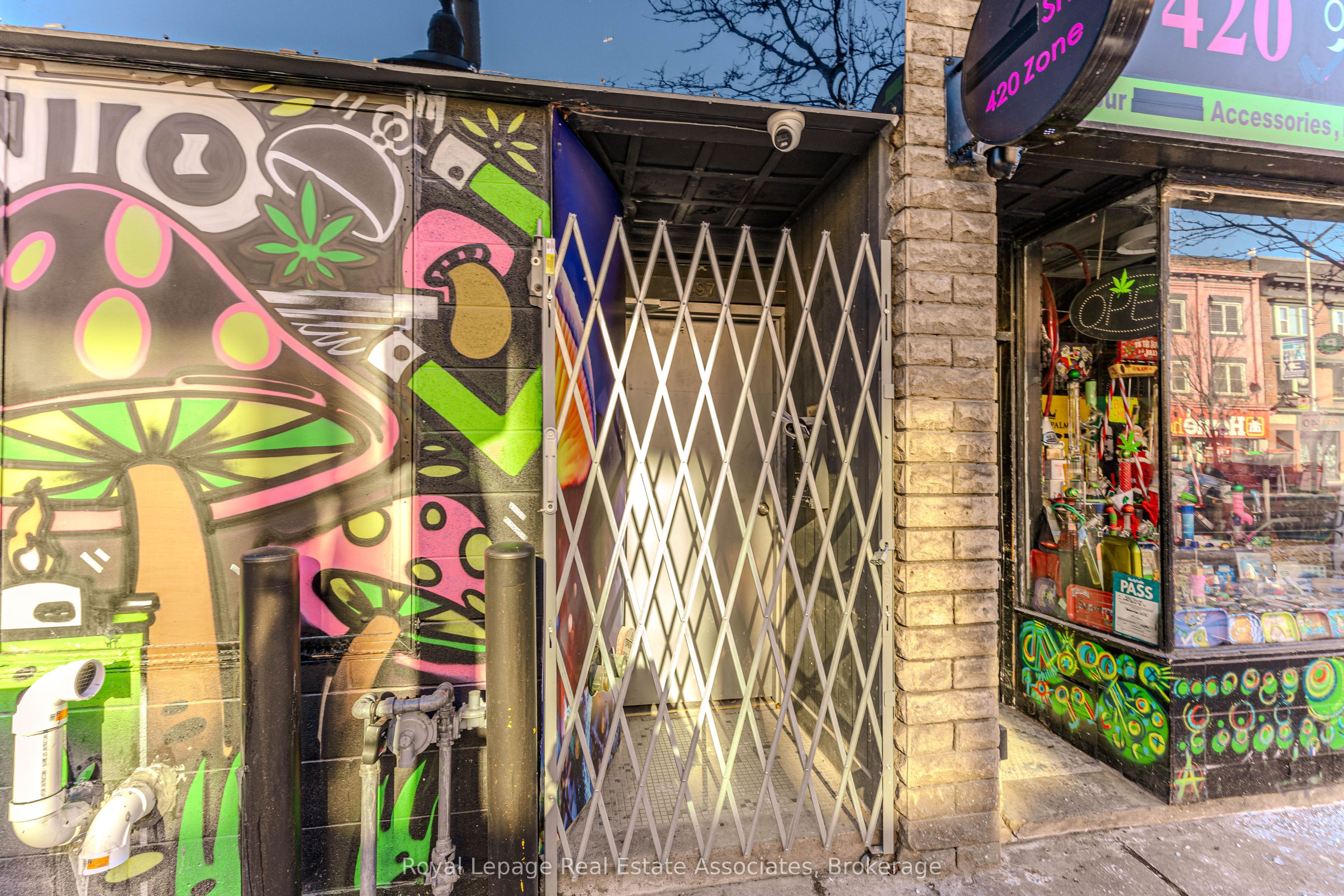 497 Bloor Street W 16 (3rd), Toronto, On M5s 1y2