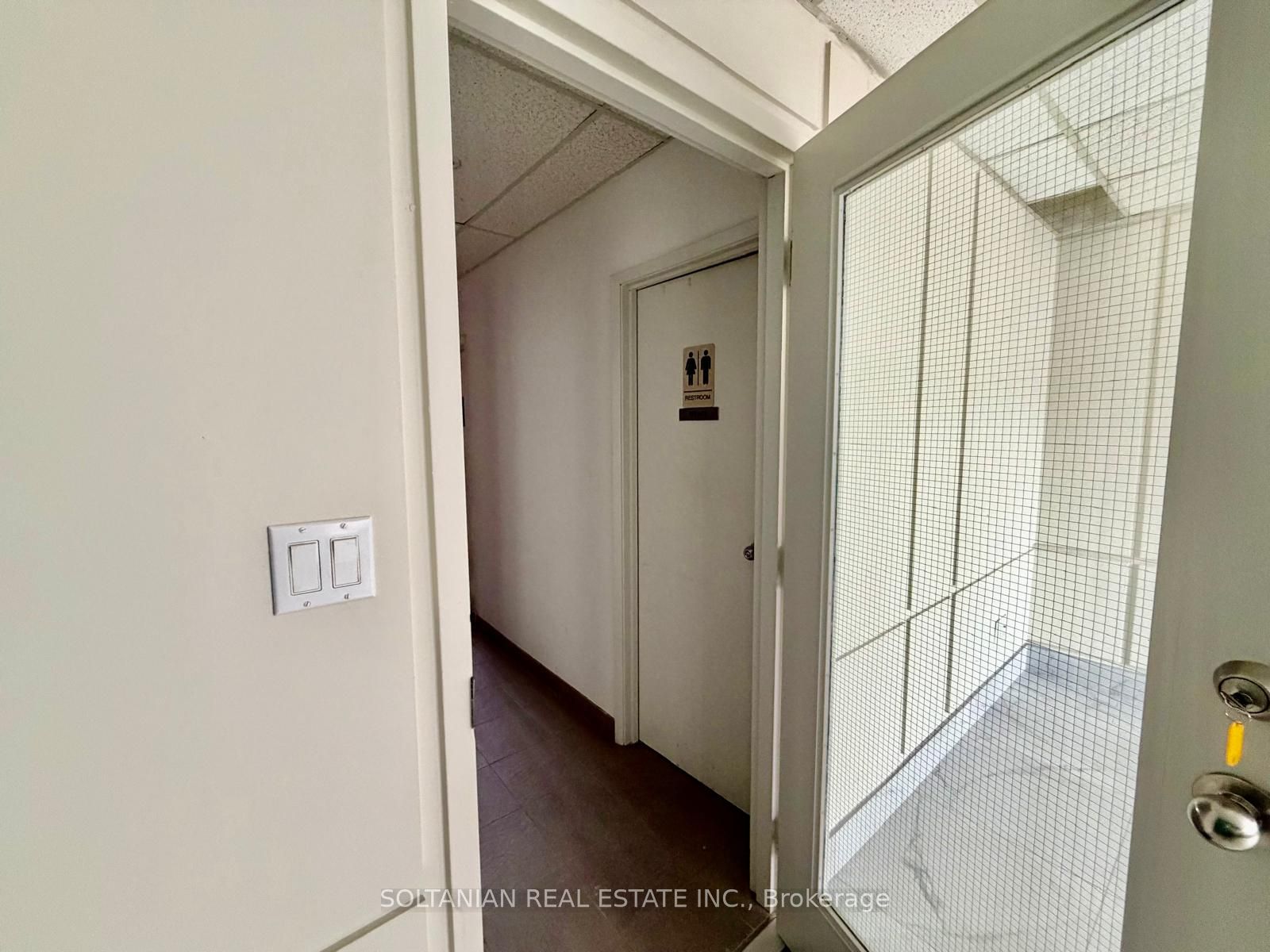 175 Willowdale Avenue 202, Toronto, On M2n 4y9