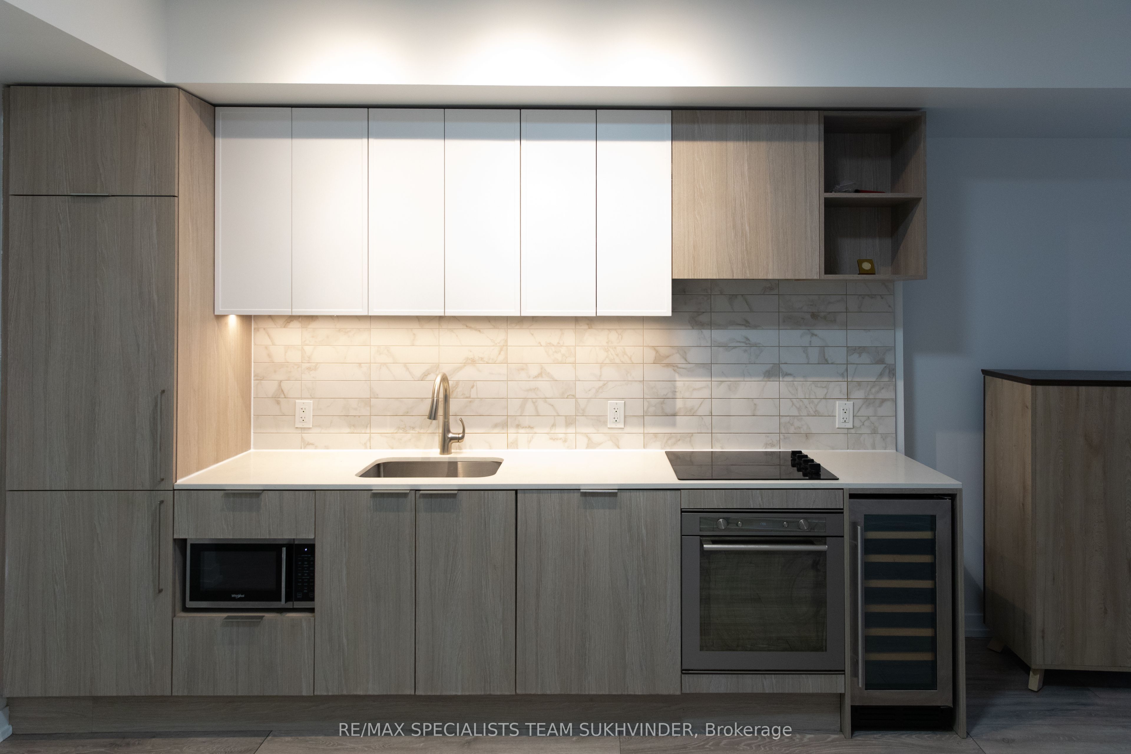2020 Bathurst Street 637, Toronto, On M5p 0a6