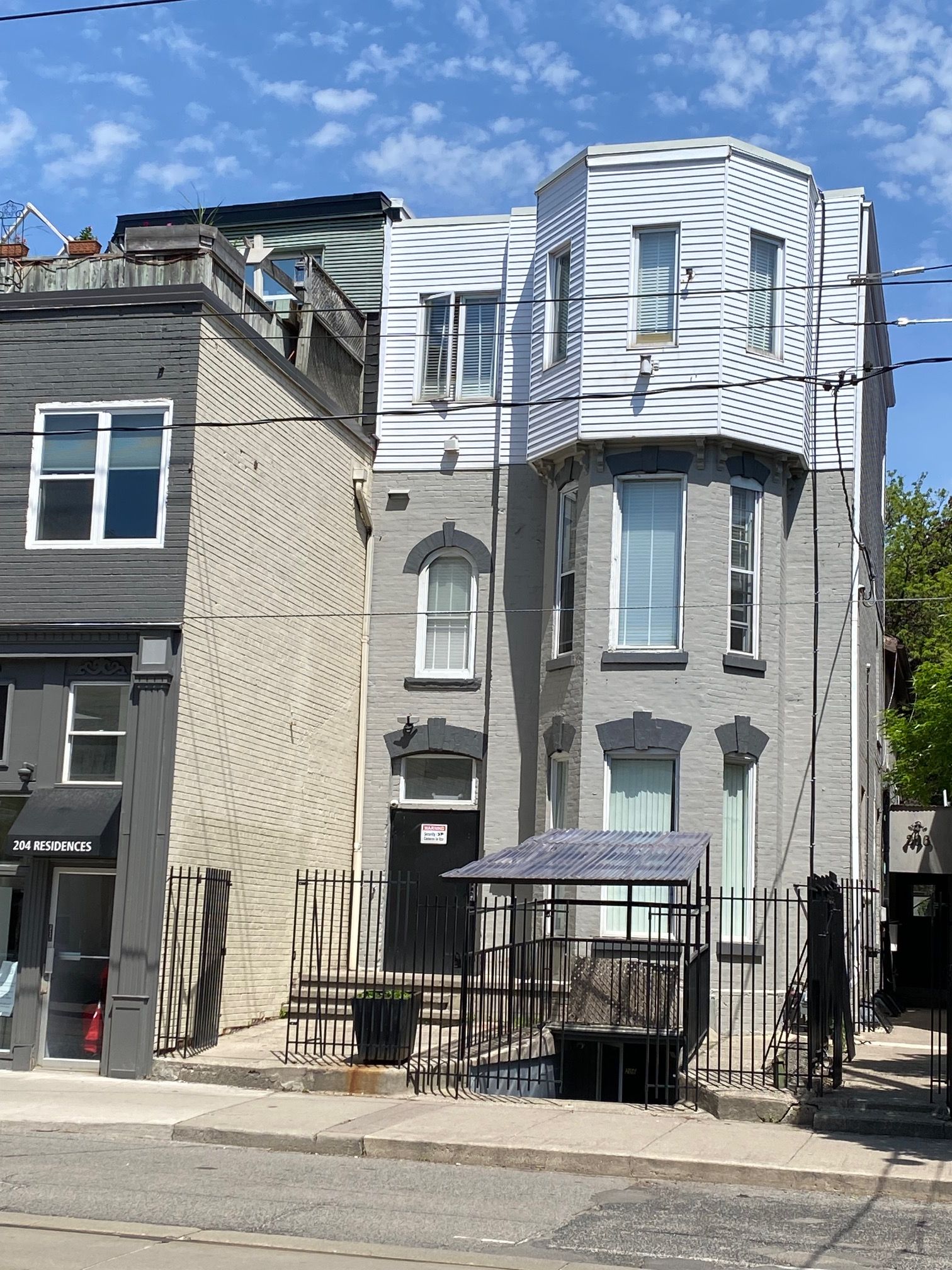 206 Carlton Street 203, Toronto, On M5a 2l1