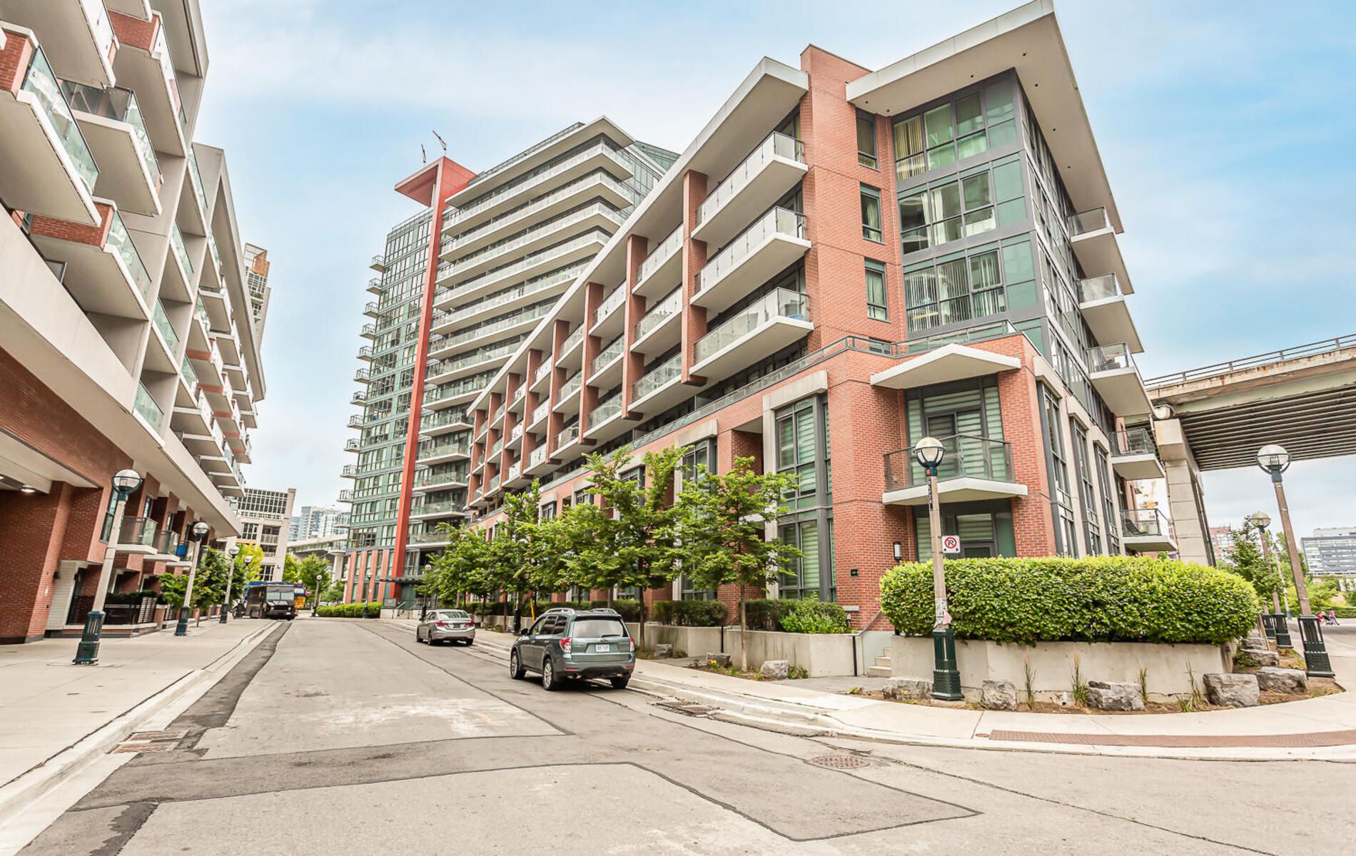 50 Bruyeres Mews 901, Toronto, On M5v 0h8