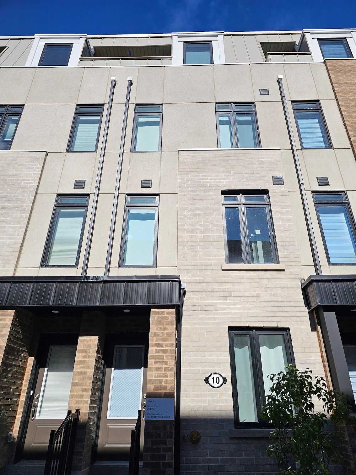 10 Spruce Pines Crescent Room2, Toronto, On M4a 1c5