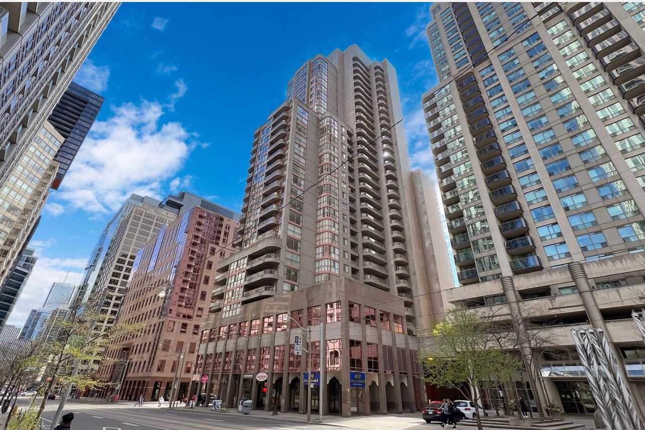 736 Bay Street 1910, Toronto, On M5g 2m4