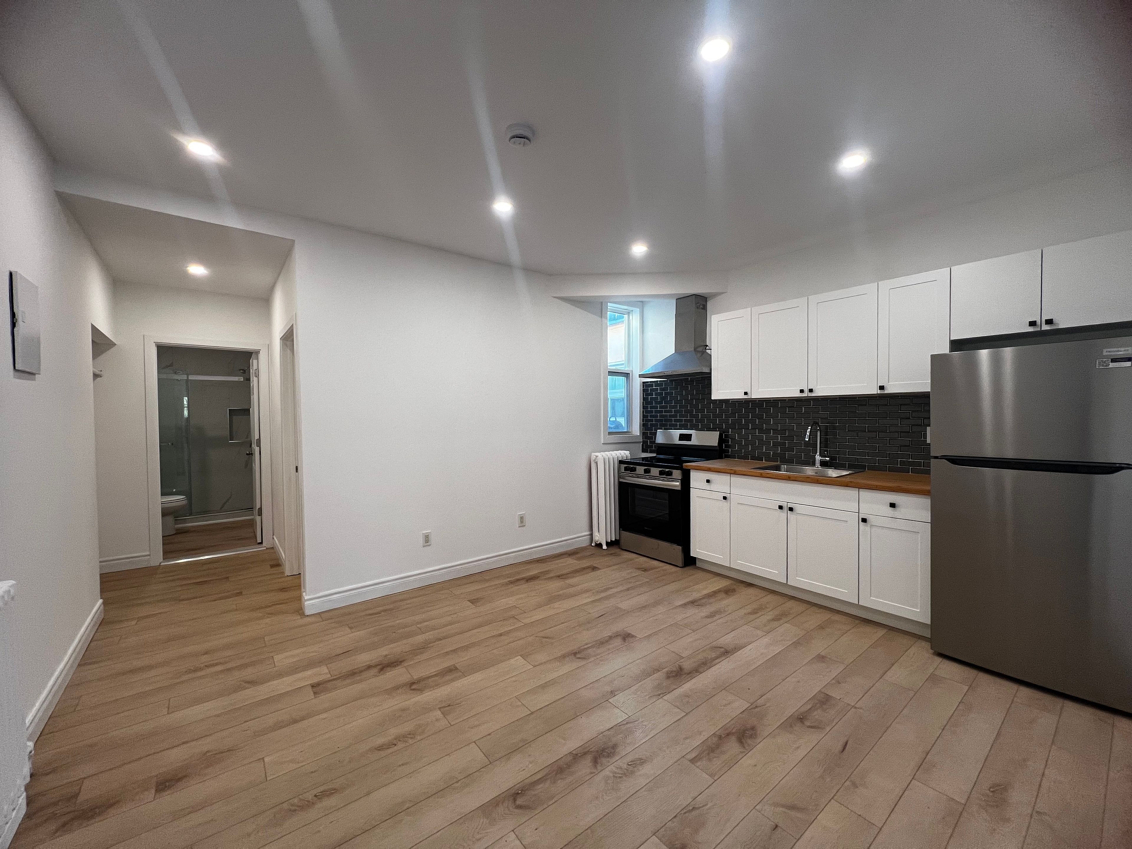 804a St Clair Avenue W 102, Toronto, On M6c 1b6