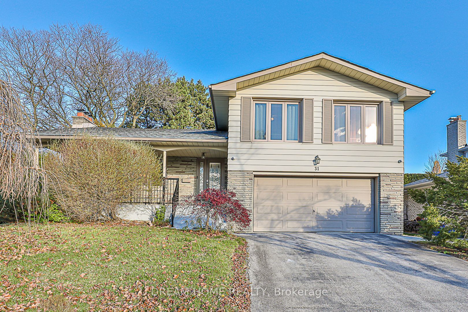 31 Shawfield Crescent, Toronto, On M3a 1r9