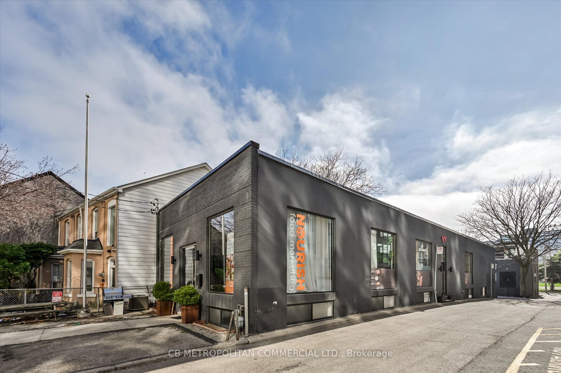 201 Niagara Street, Toronto, On M5v 1c9