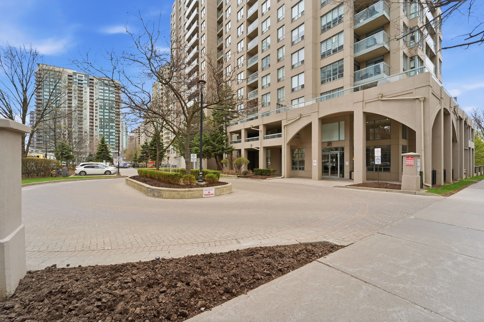 28 Empress Avenue 2302, Toronto, On M2n 6z7