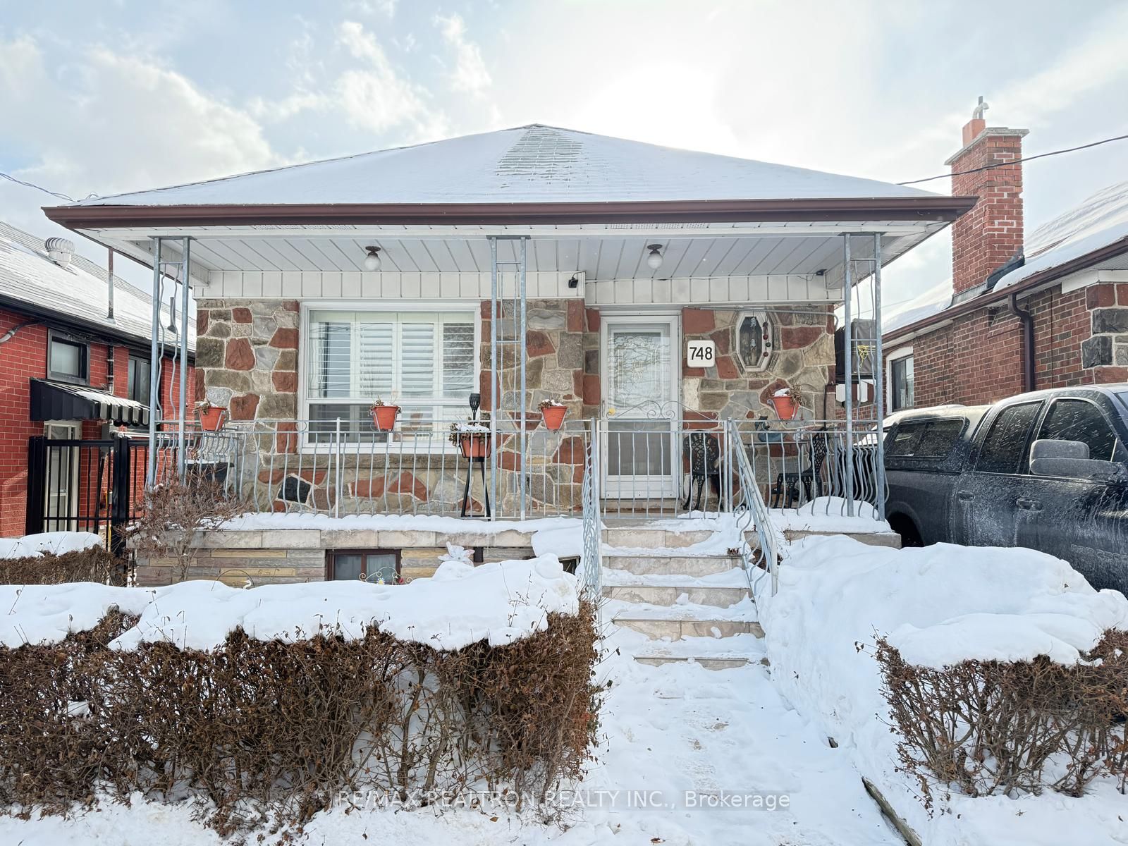 748 Vaughan Road, Toronto, On M6e 2z2