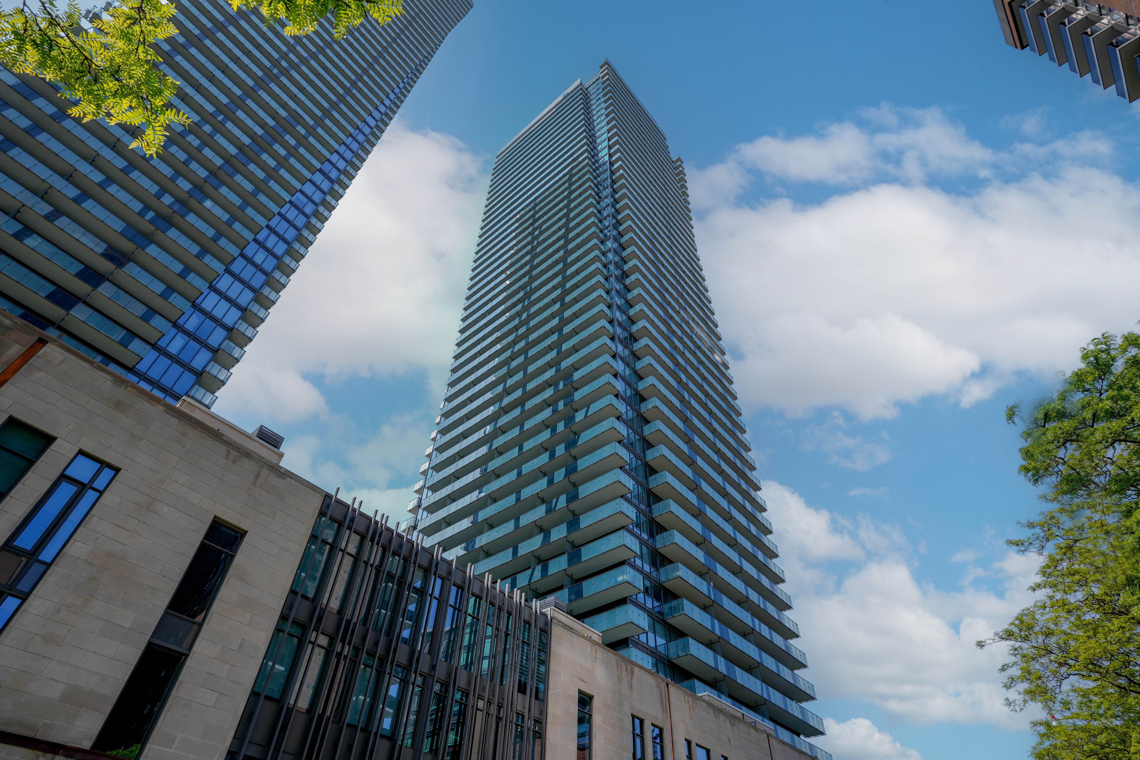 65 St Mary Street 2202, Toronto, On M5s 0a6