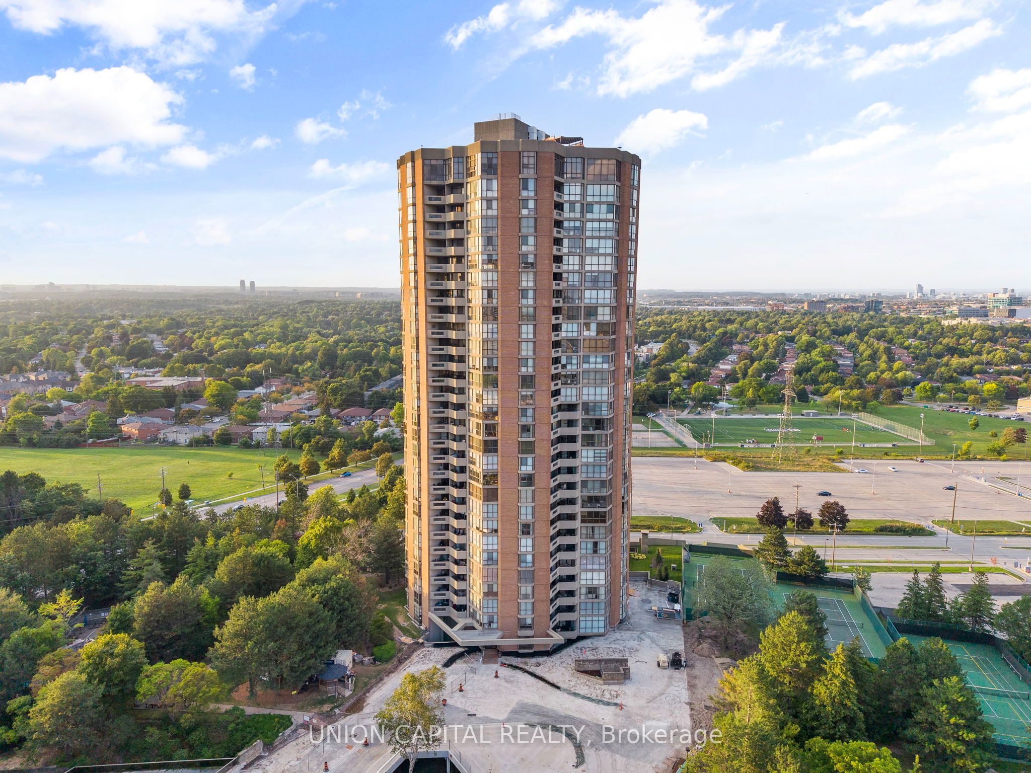 85 Skymark Drive 2405, Toronto, On M2h 3p2