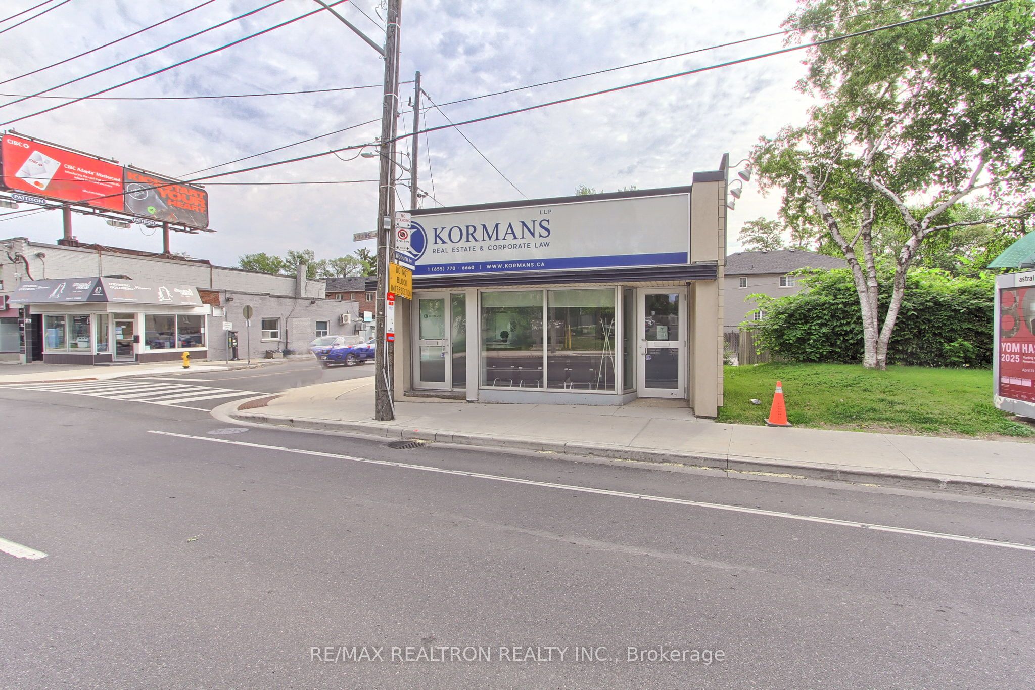 3173 Bathurst Street Main Floor, Toronto, On M6a 2b1