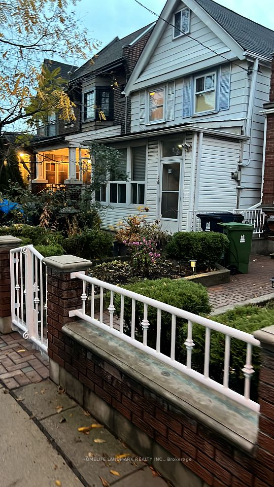 60 Greensides Avenue, Toronto, On M6g 3p7