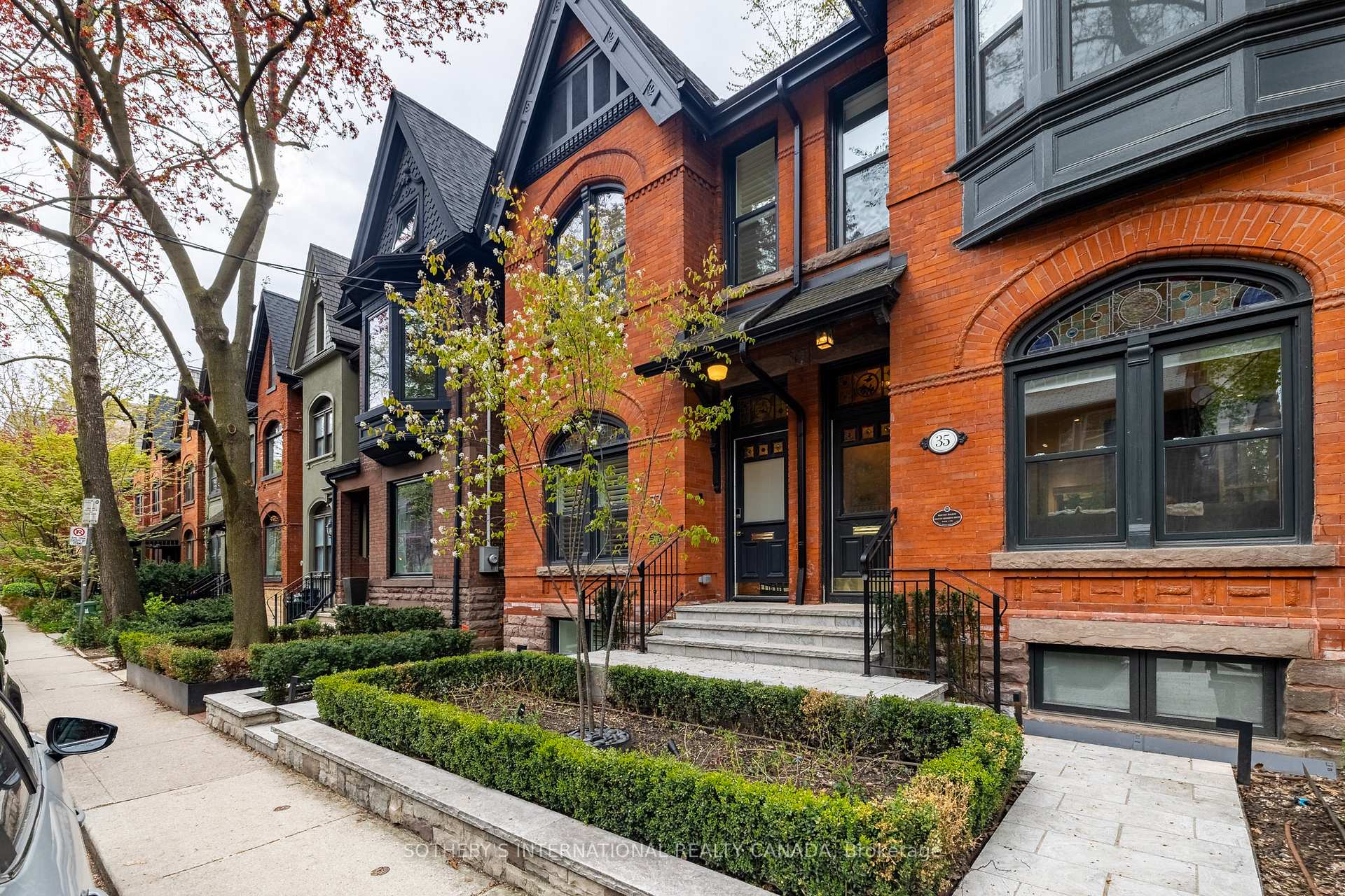 33 Tranby Avenue, Toronto, On M5r 1n4