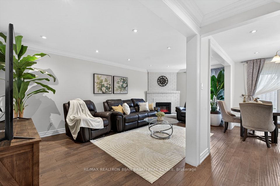 29 Ballyconnor Court, Toronto, On M2m 4c6