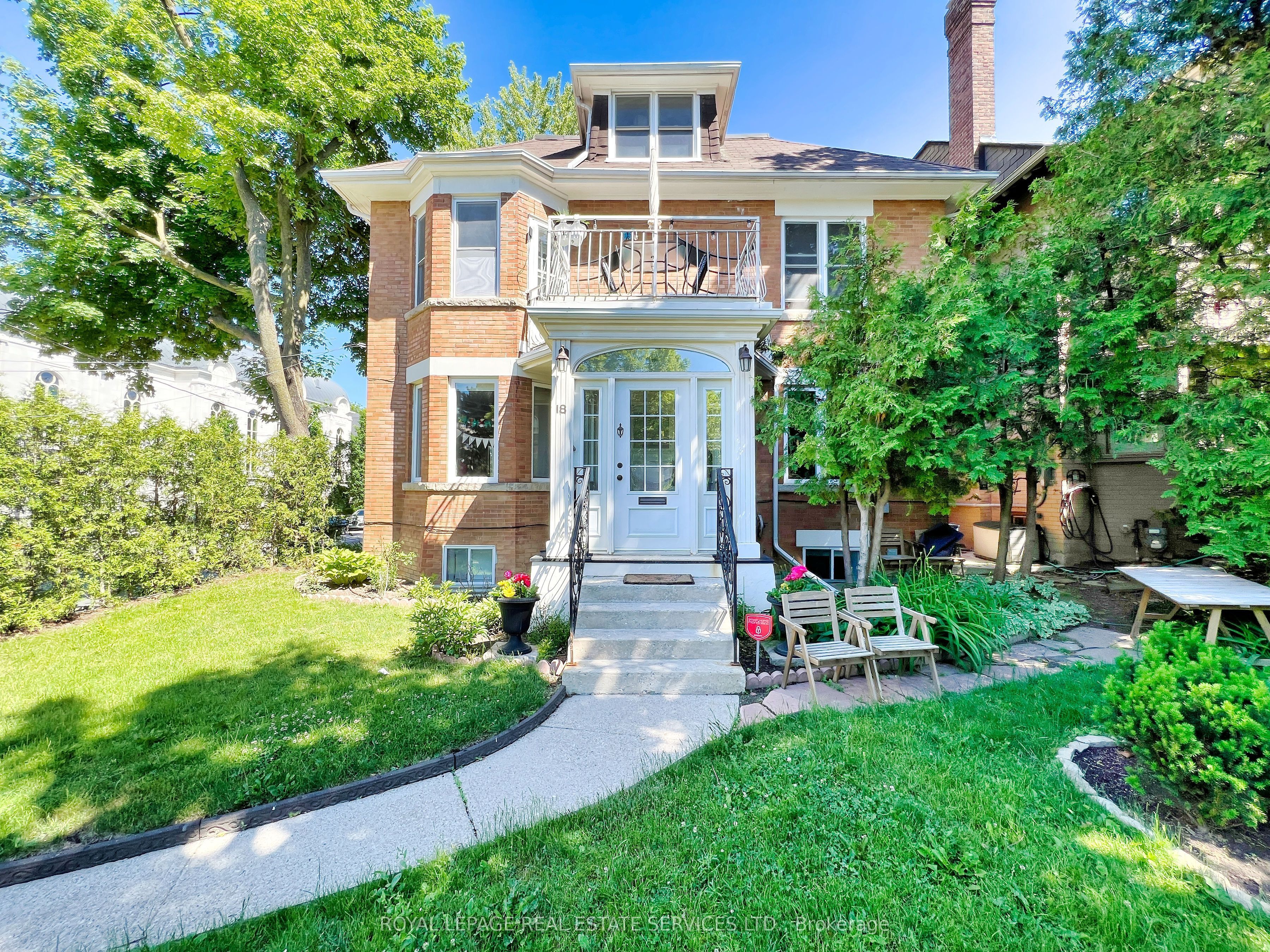 18 Shorncliffe Avenue, Toronto, On M4v 1t1