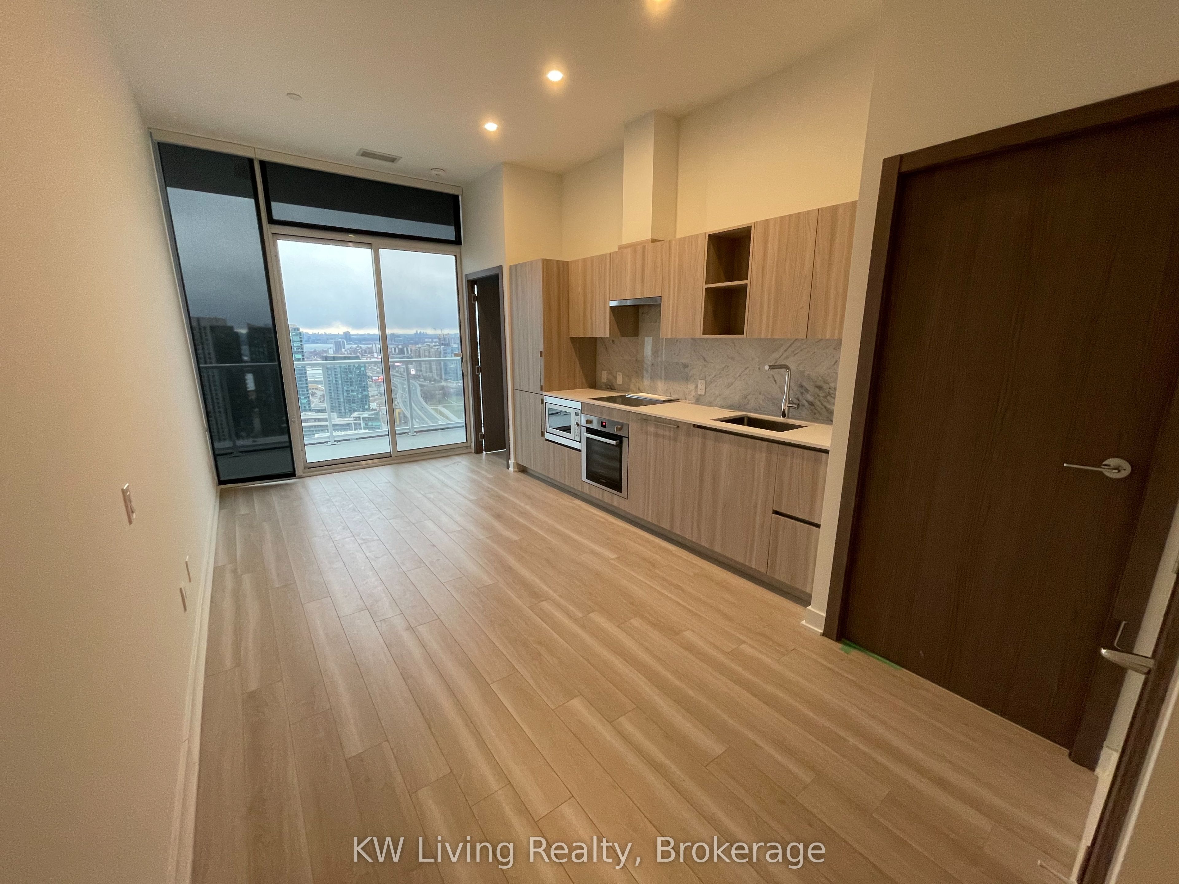 19 Bathurst Street 4202, Toronto, On M5v 0n2