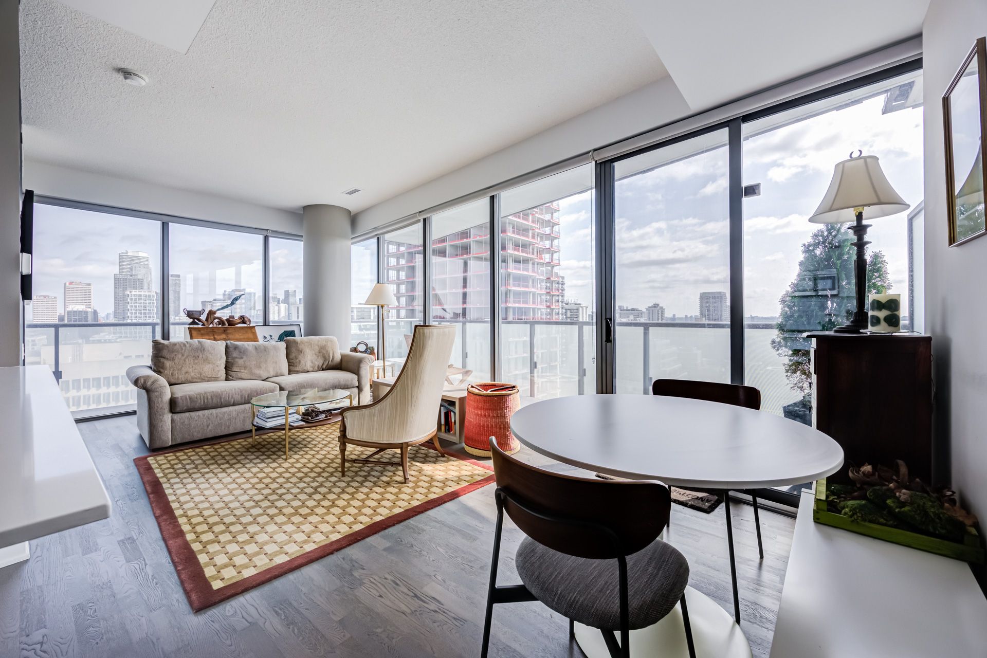 1815 Yonge Street 1906, Toronto, On M4t 2a4