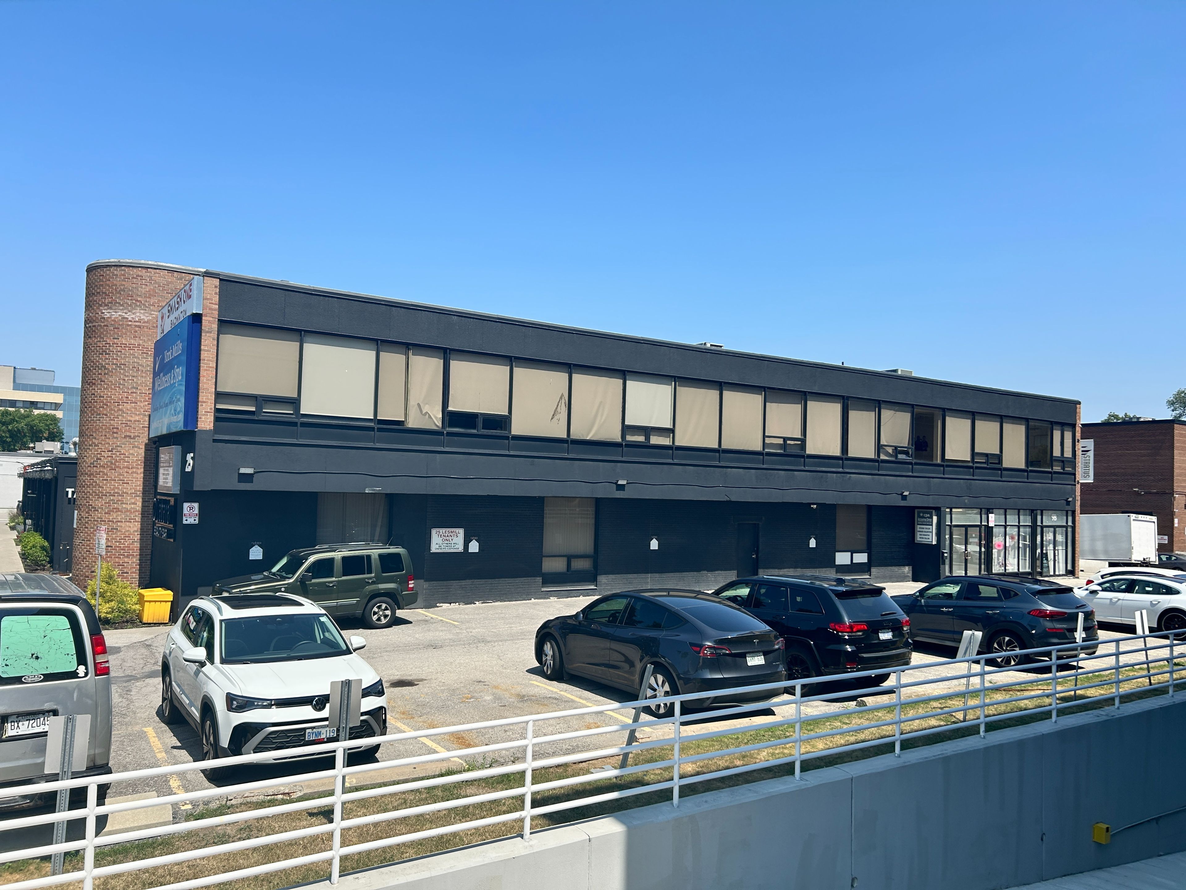 25 Lesmill Road B, Toronto, On M3b 2t3