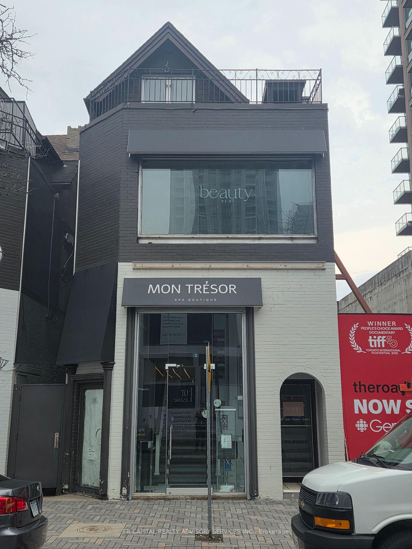 86 Yorkville Avenue 2nd, Toronto, On M5r 1b9
