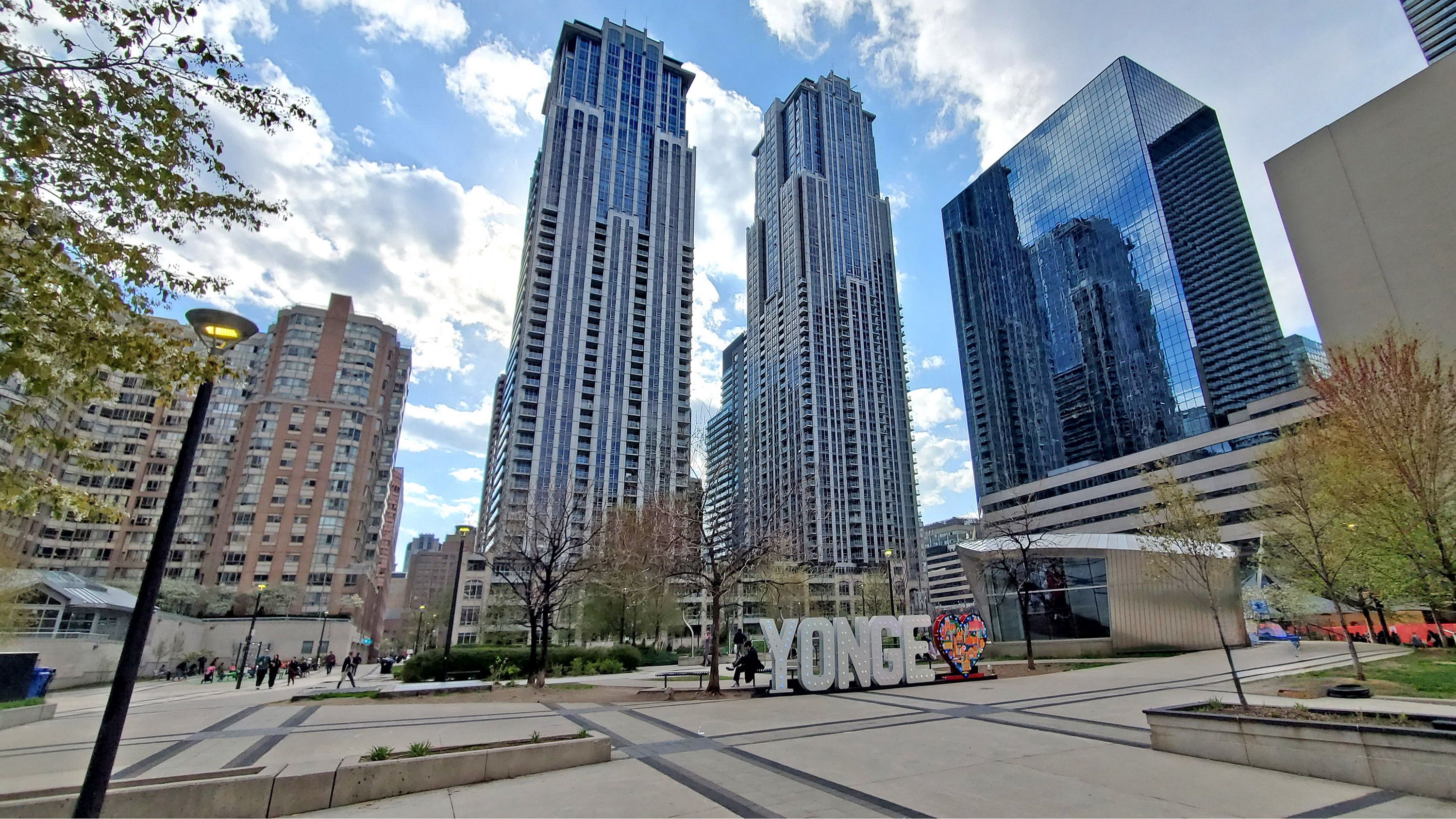 384 Yonge Street 49, Toronto, On M5b 1s8