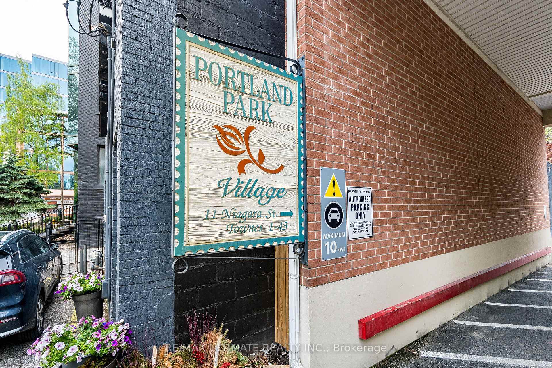11 Niagara Street 14, Toronto, On M5v 3n9