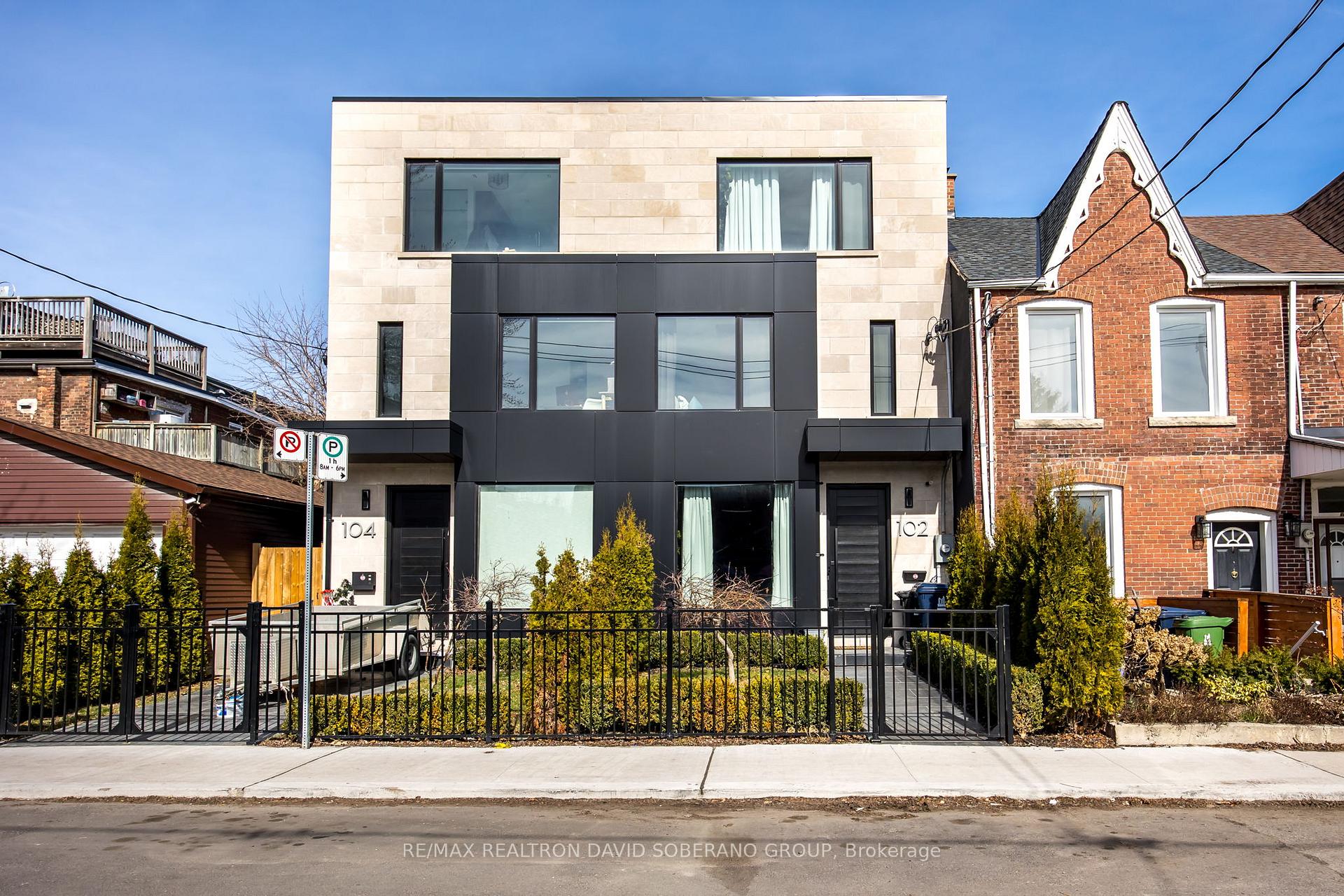 102 Ulster Street, Toronto, On M5s 1g1