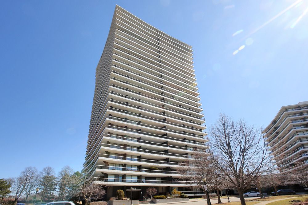 135 Antibes Drive 806, Toronto, On M2r 2z1