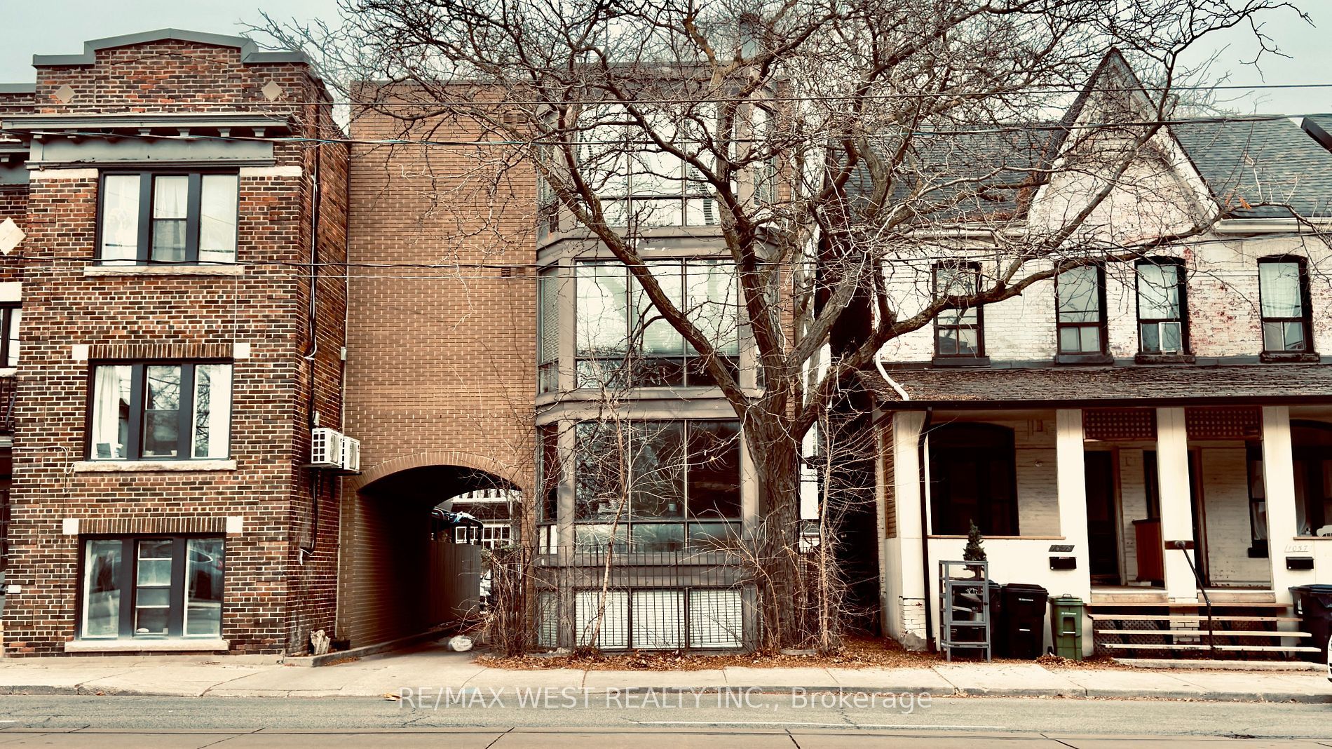 1061 Bathurst Street, Toronto, On M5r 3g8