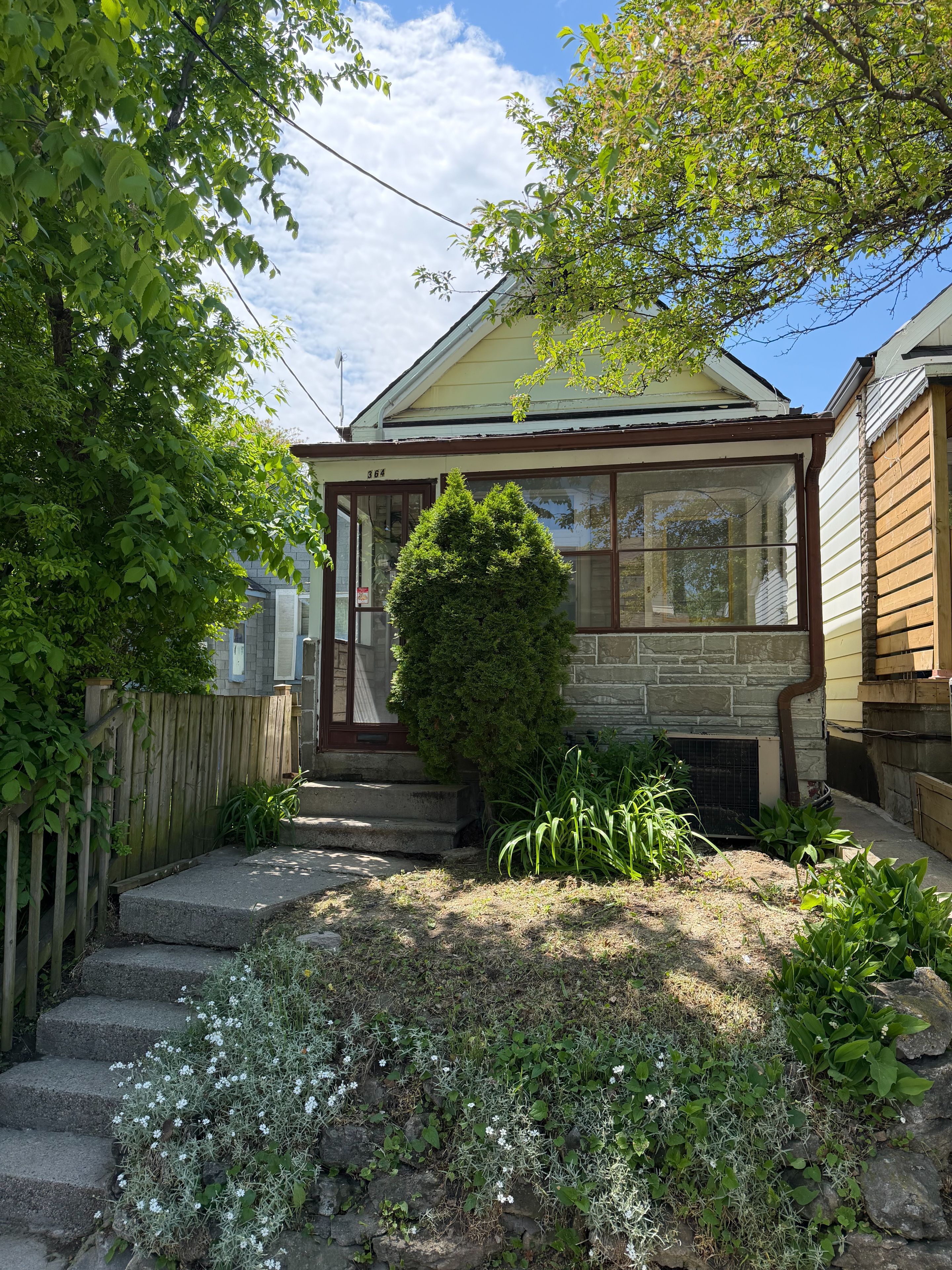 364 Winona Drive, Toronto, On M6c 3t3