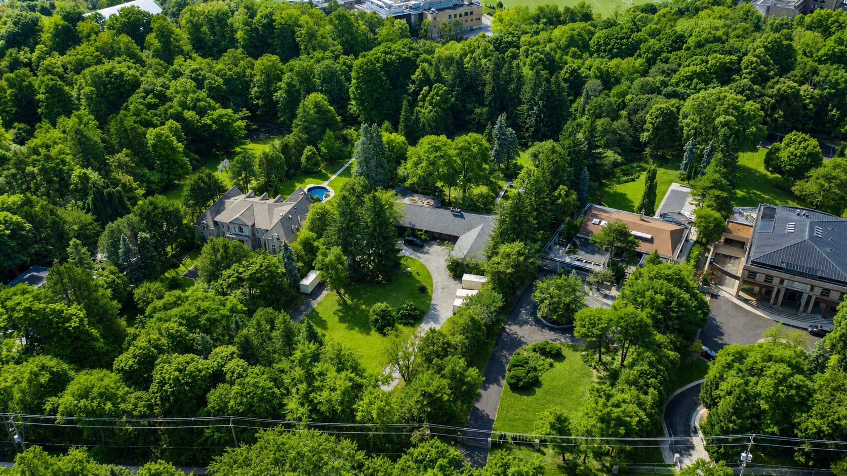 14 Park Lane Circle, Toronto, On M3b 1z7