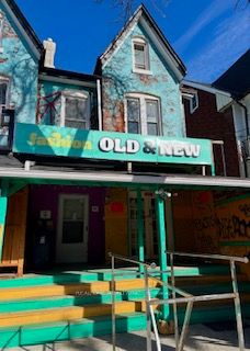 27 Kensington Avenue, Toronto, On M5t 2j8