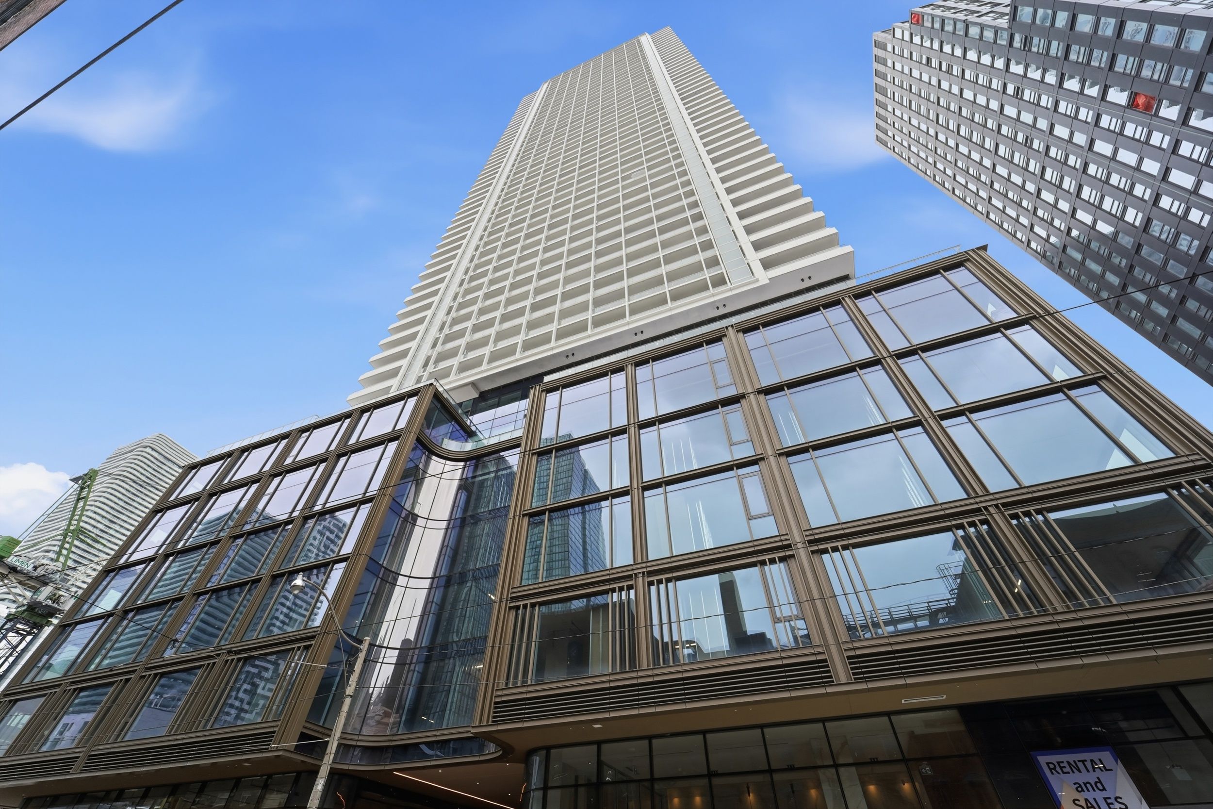 88 Queen Street E 4711, Toronto, On M5c 0b6
