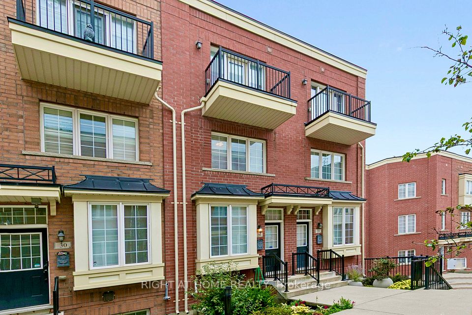 28 Raffeix Lane, Toronto, On M5a 0g5