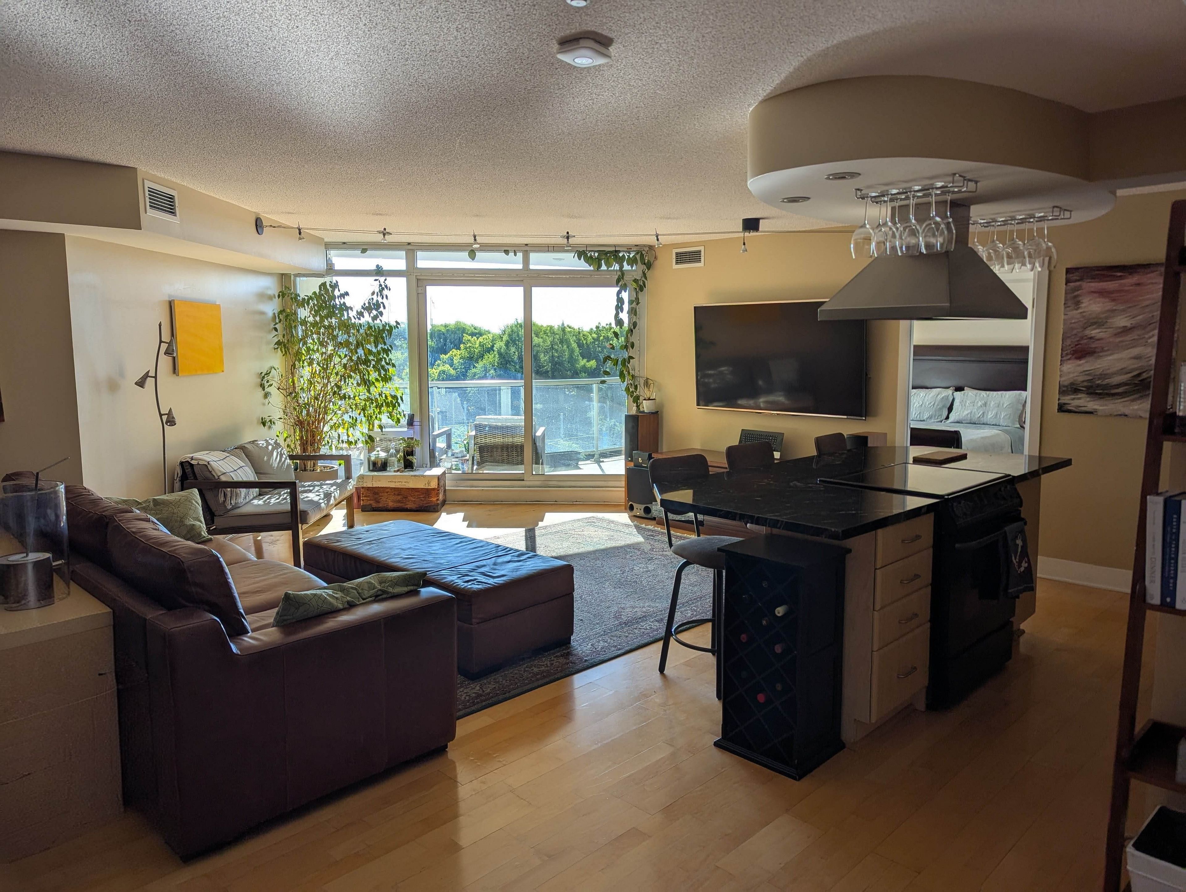 550 Queens Quay W 608, Toronto, On M5v 3m8