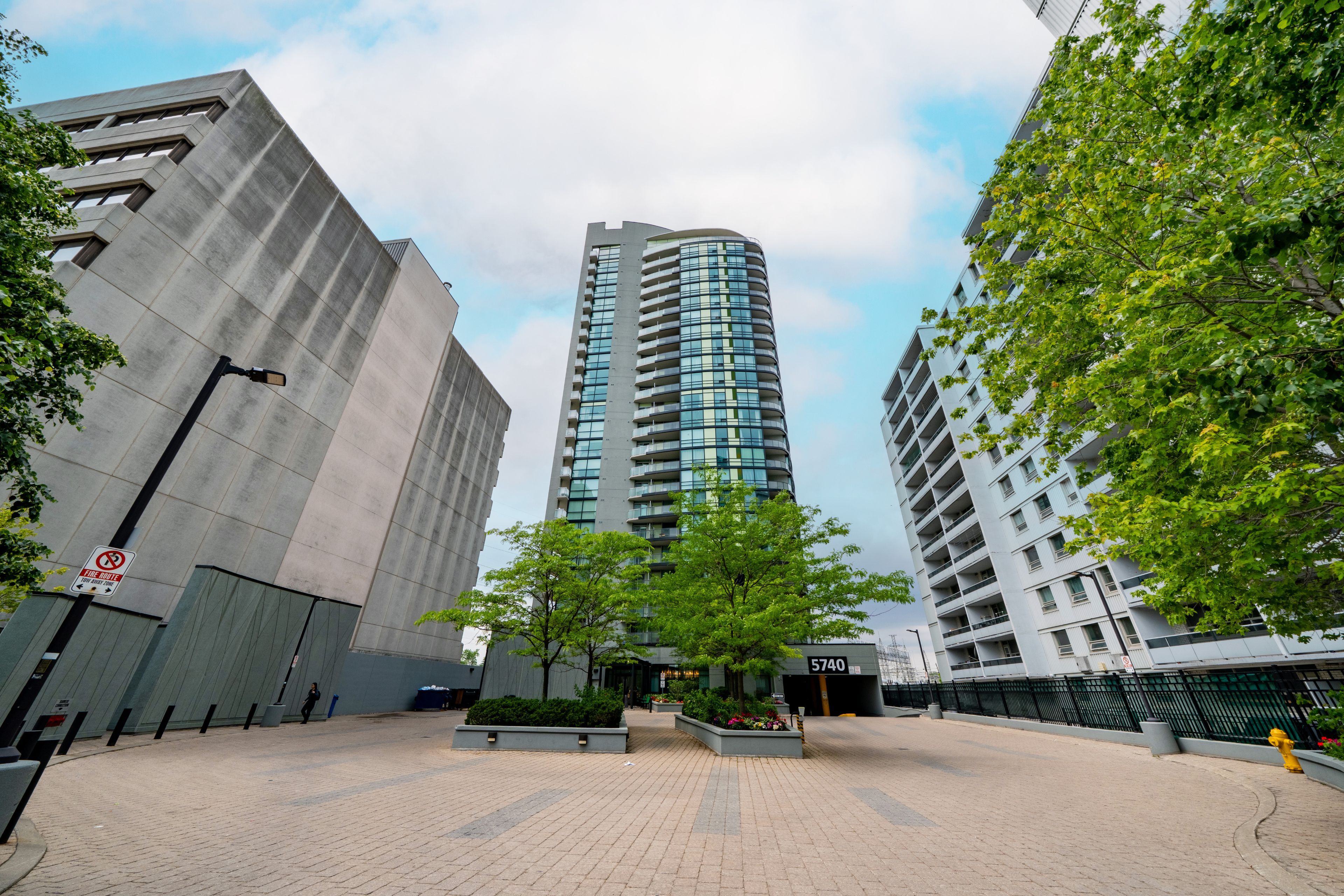 5740 Yonge Street 2009, Toronto, On M2m 3t3