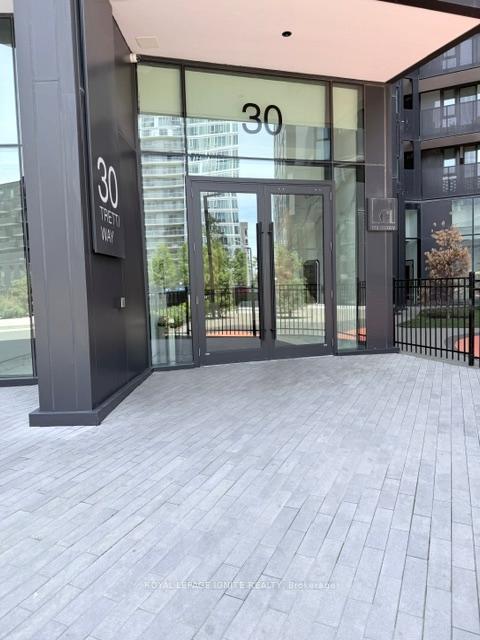 30 Tretti Way 418, Toronto, On M3h 0e3