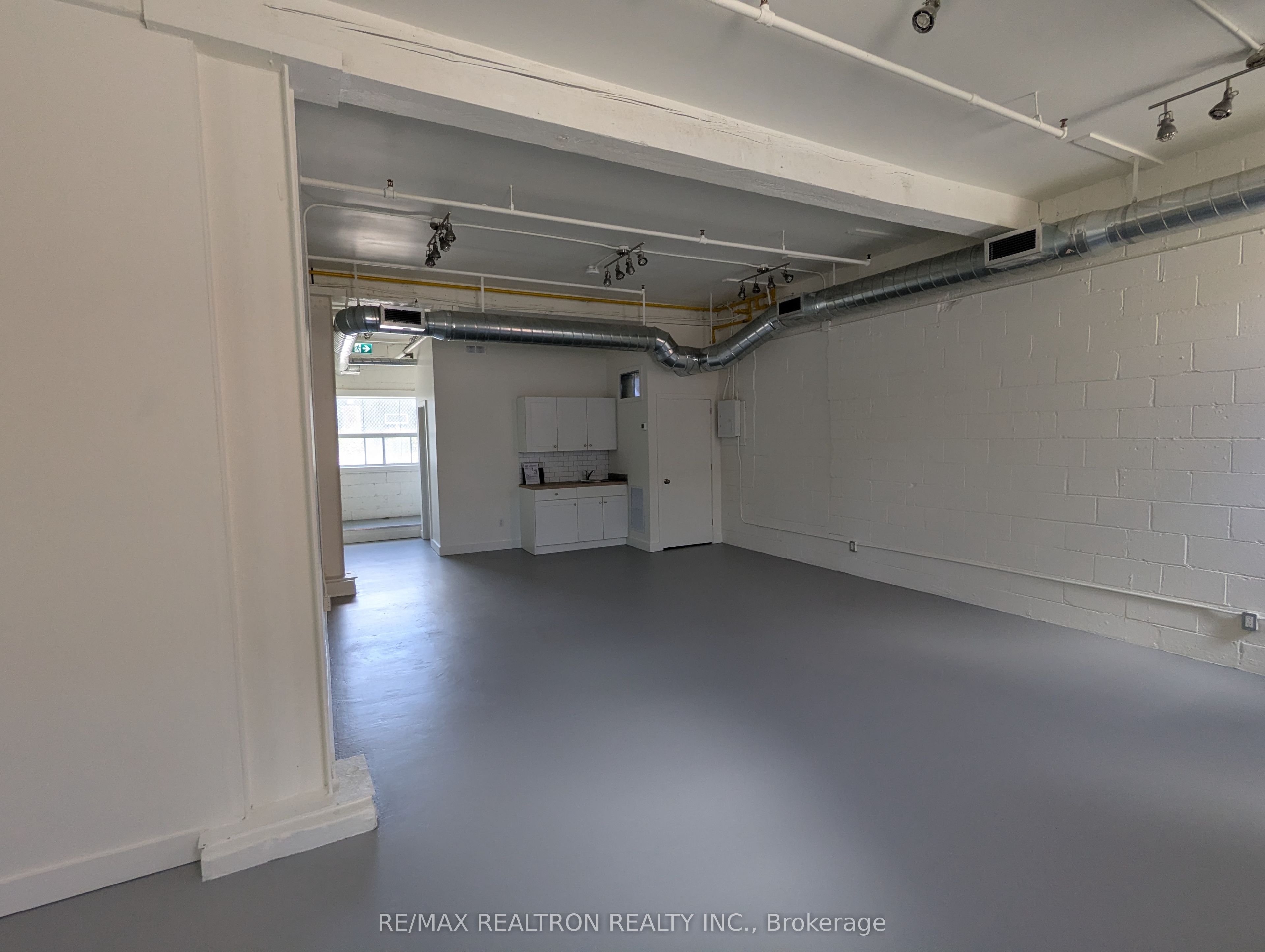 135 Tecumseth Street 11a, Toronto, On M6j 2h2