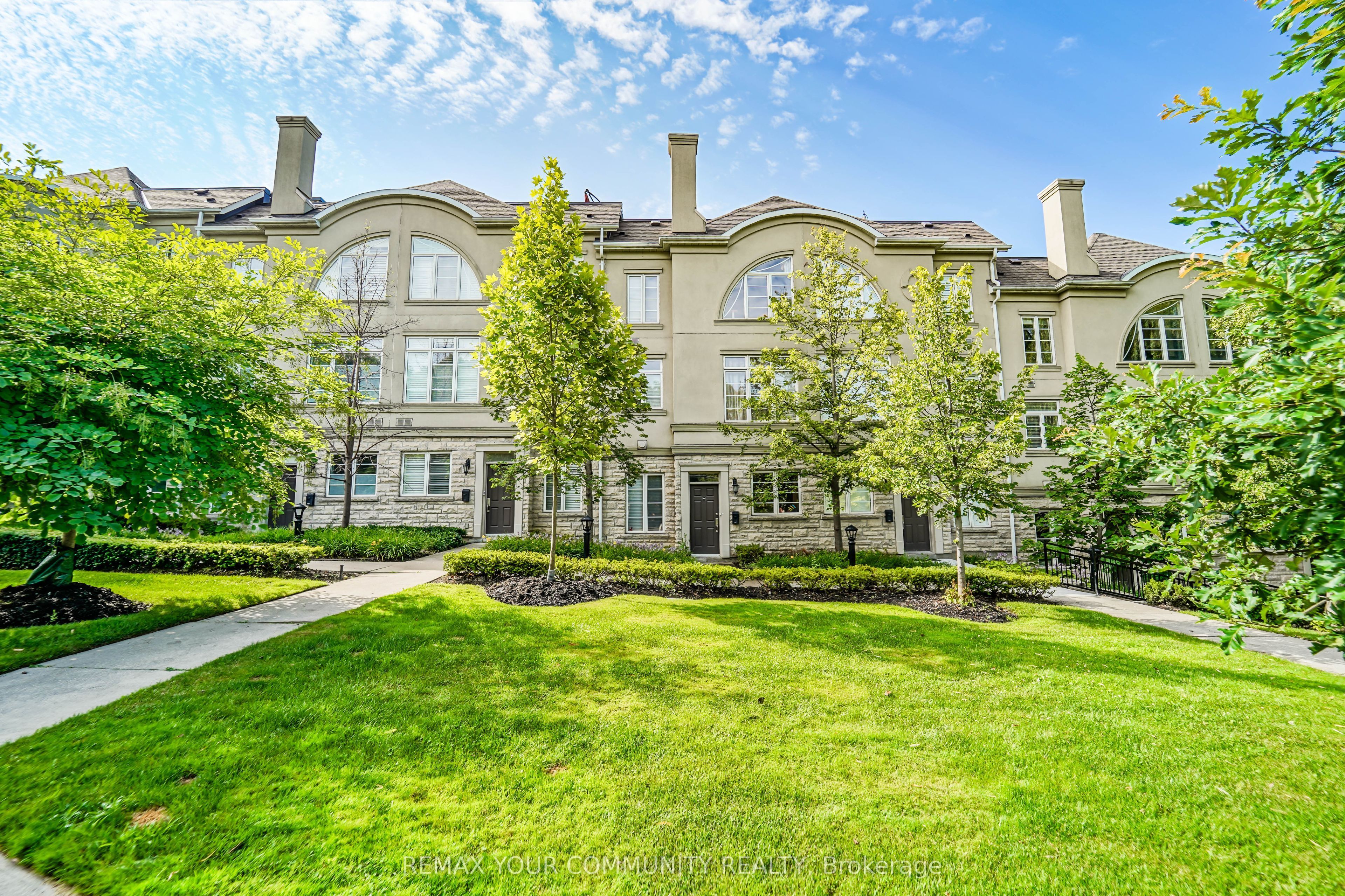 47 York Mills Road 212, Toronto, On M2p 2b6