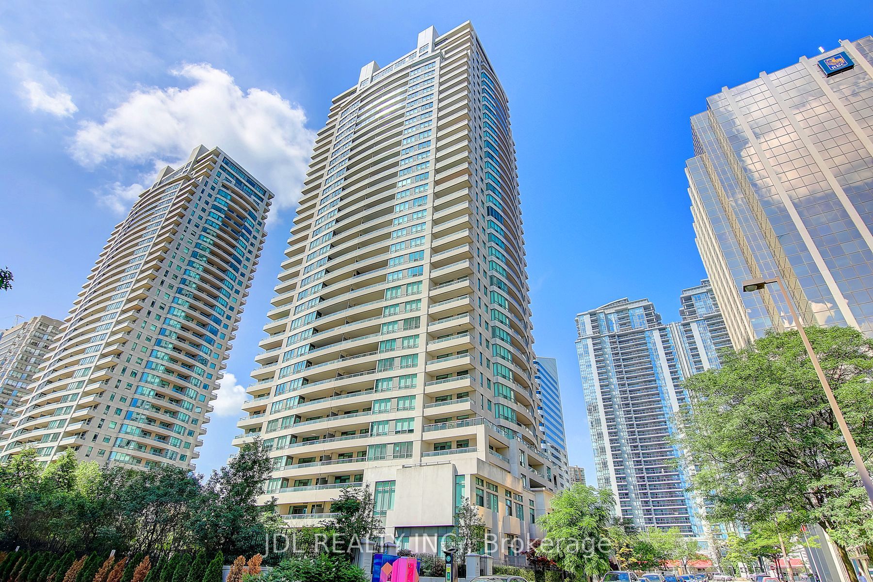 23 Hollywood Avenue 1202, Toronto, On M2n 7l8