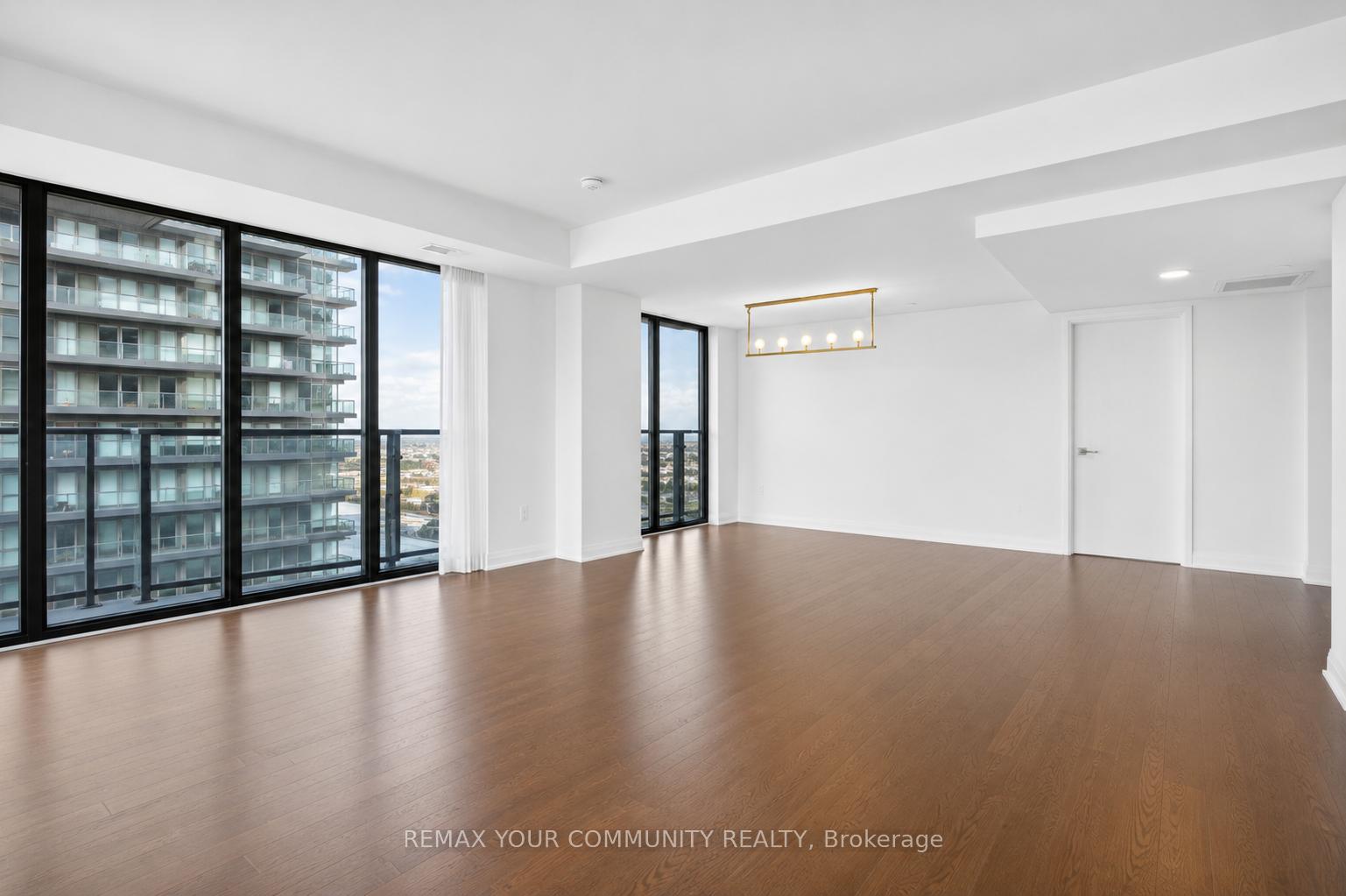 33 Frederick Todd Way 1305, Toronto, On M4g 0c9