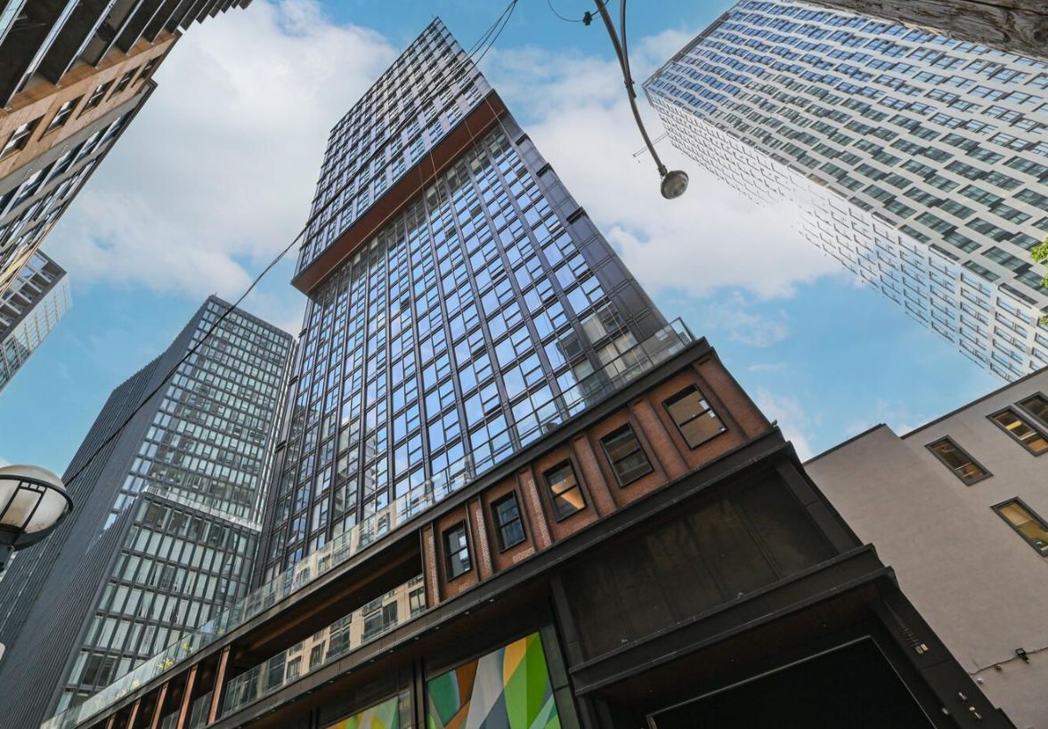 82 Dalhousie Street 1903, Toronto, On M5b 0c5