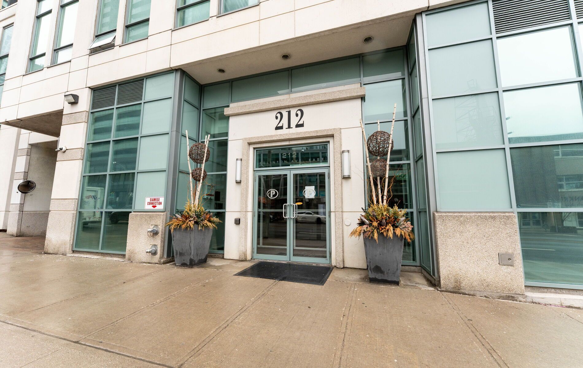 212 Eglinton Avenue E 1411, Toronto, On M4p 0a3