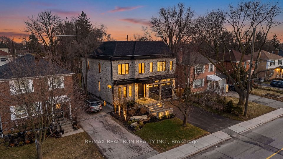 38 Ridgevale Drive, Toronto, On M6a 1k8