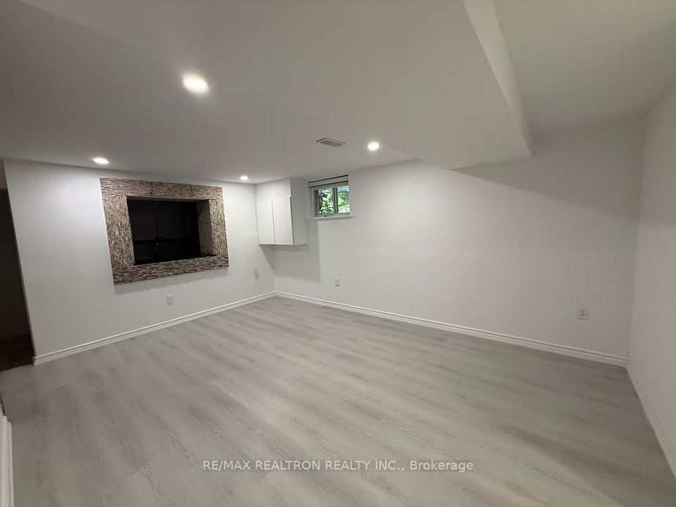 223 Pleasant Avenue Bsmt, Toronto, On M2m 1m6