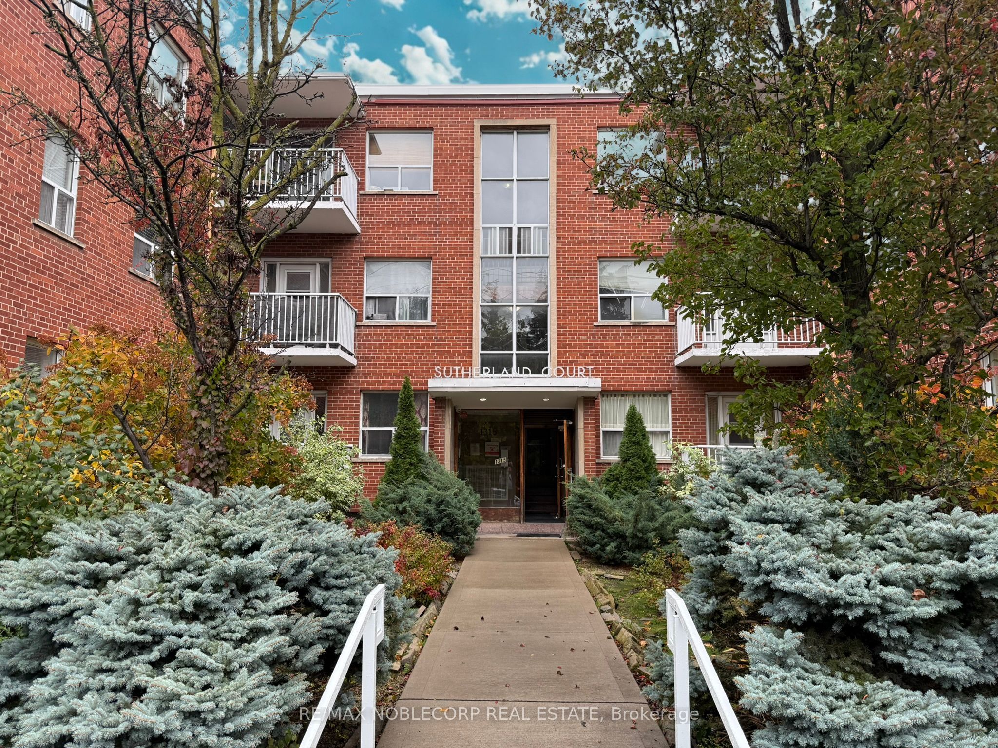 1315 Bayview Avenue 206, Toronto, On M4g 2z8